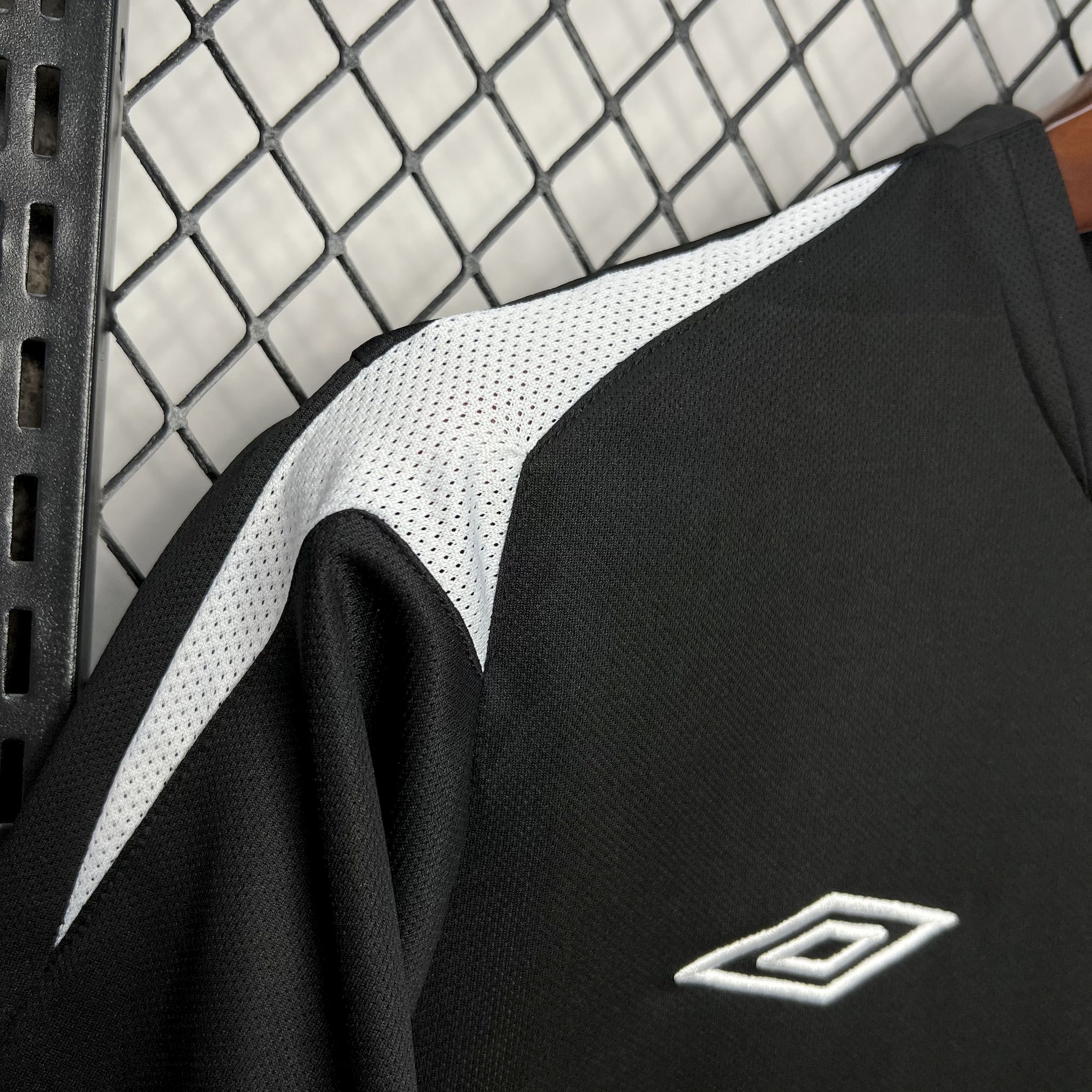 AlphaJersey-Retro Colo Colo 2006 Away Jersey