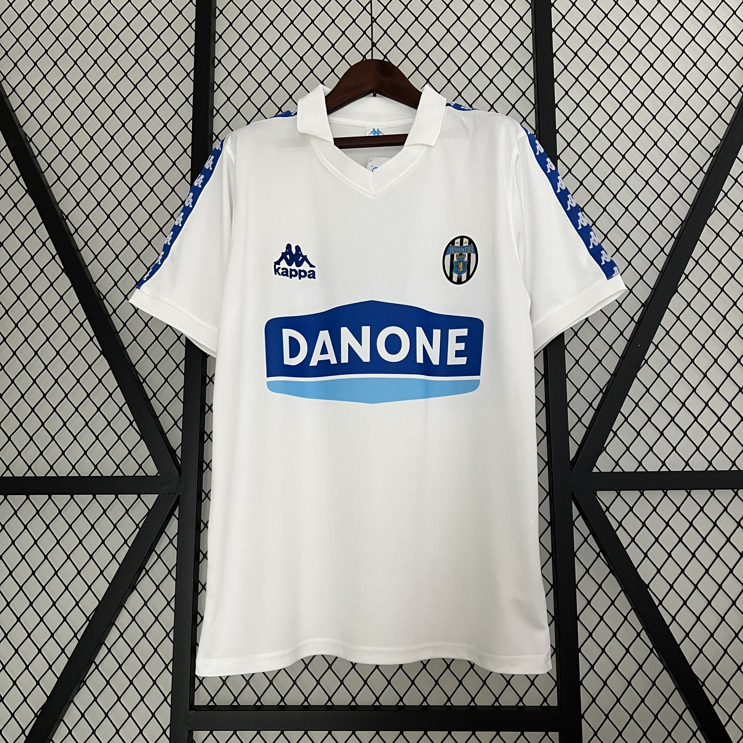 AlphaJersey-Retro Juventus 1990-92 White Training Jersey