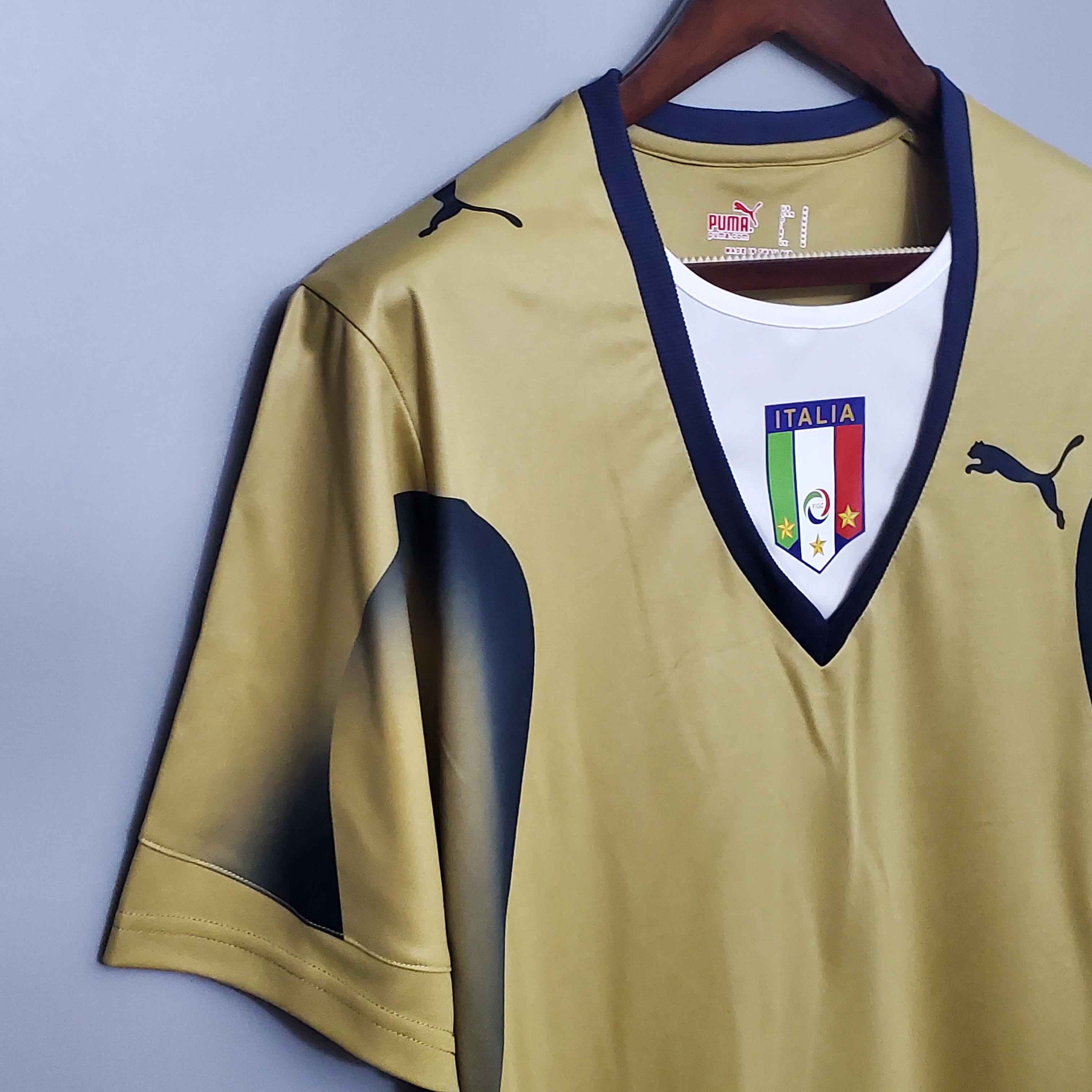 AlphaJersey-Retro Italy 2006 Golden Goalkeeper Jersey