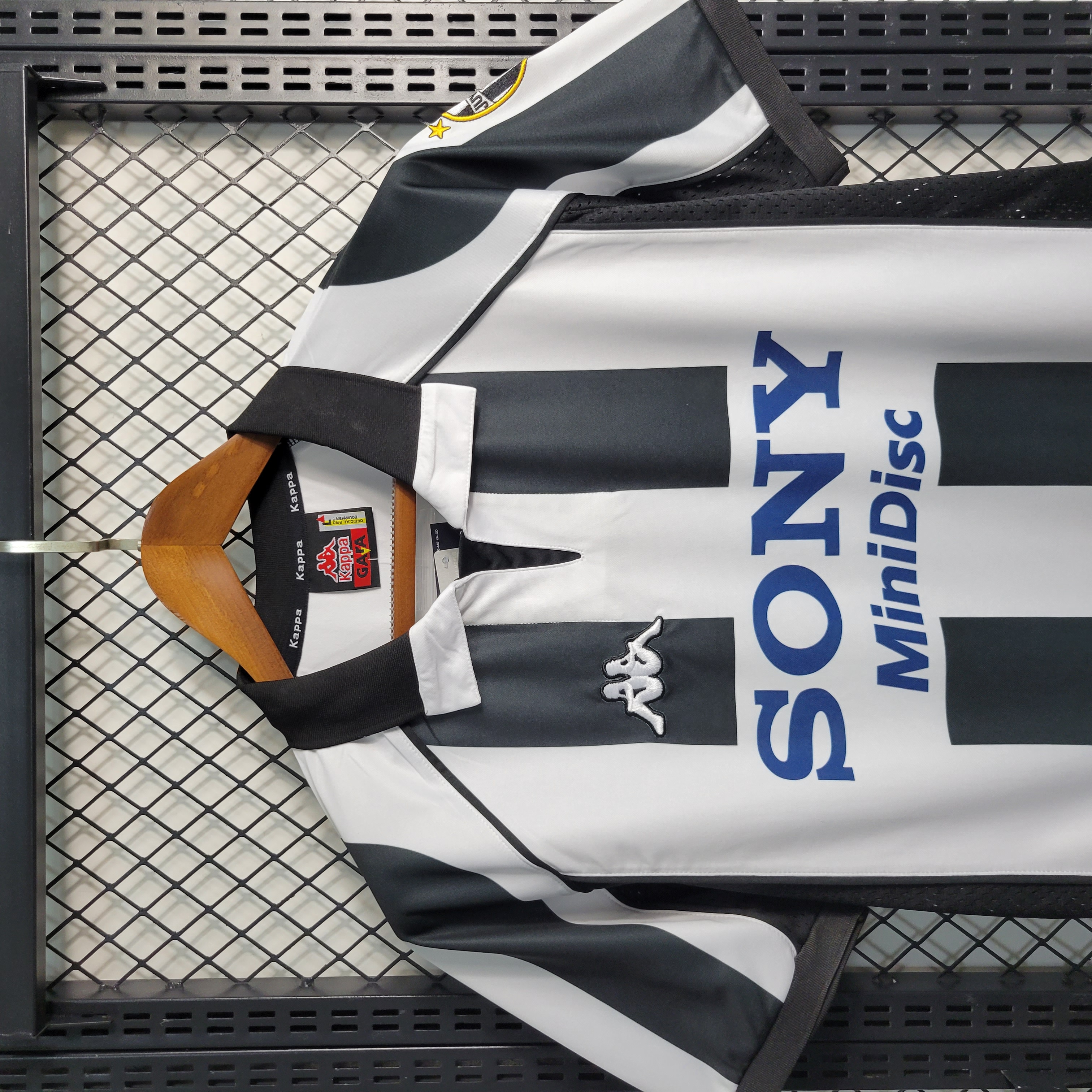 AlphaJersey-Retro Juventus 1997-98 Home Stadium Jersey