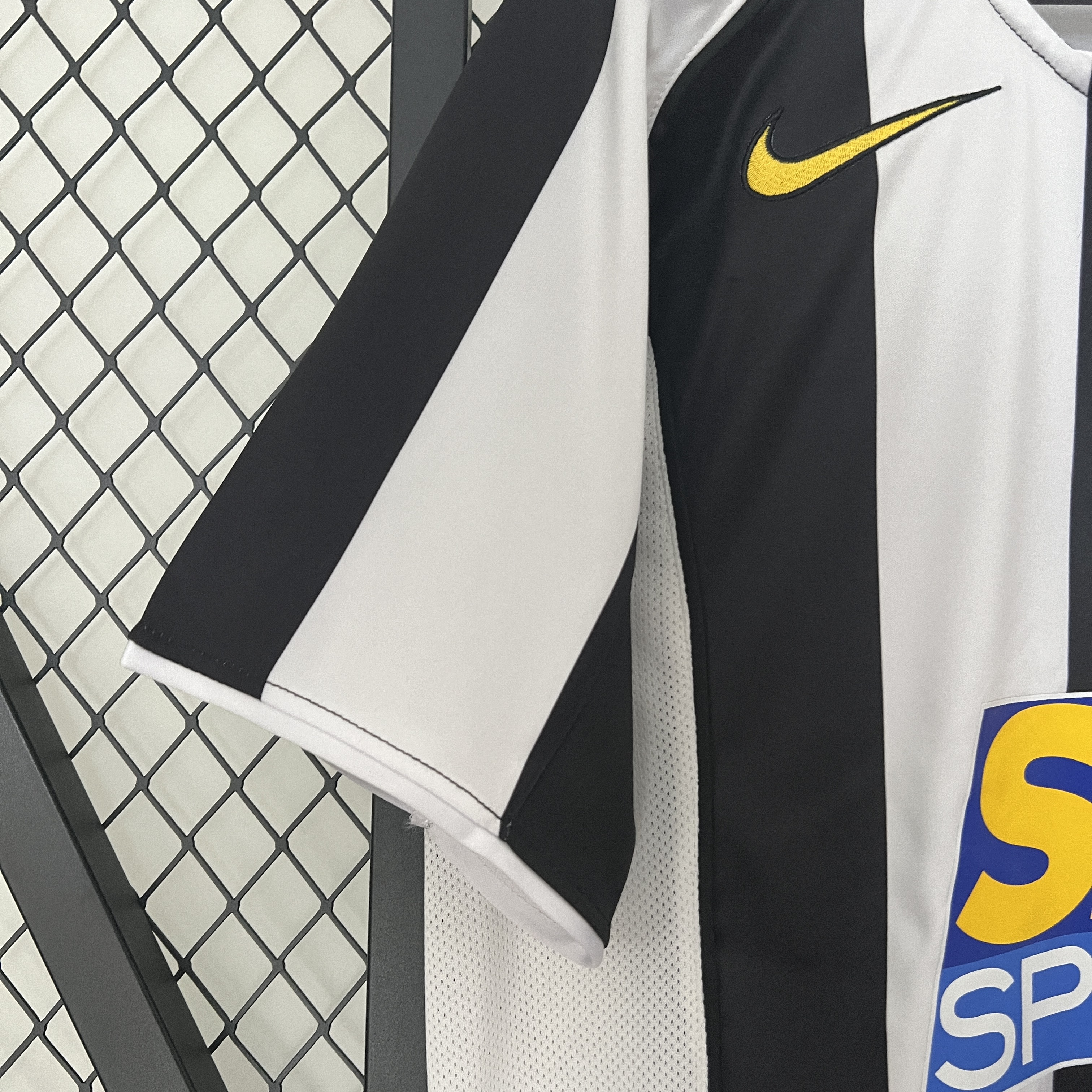 AlphaJersey-Retro Juventus 2004-05 Home Stadium Jersey