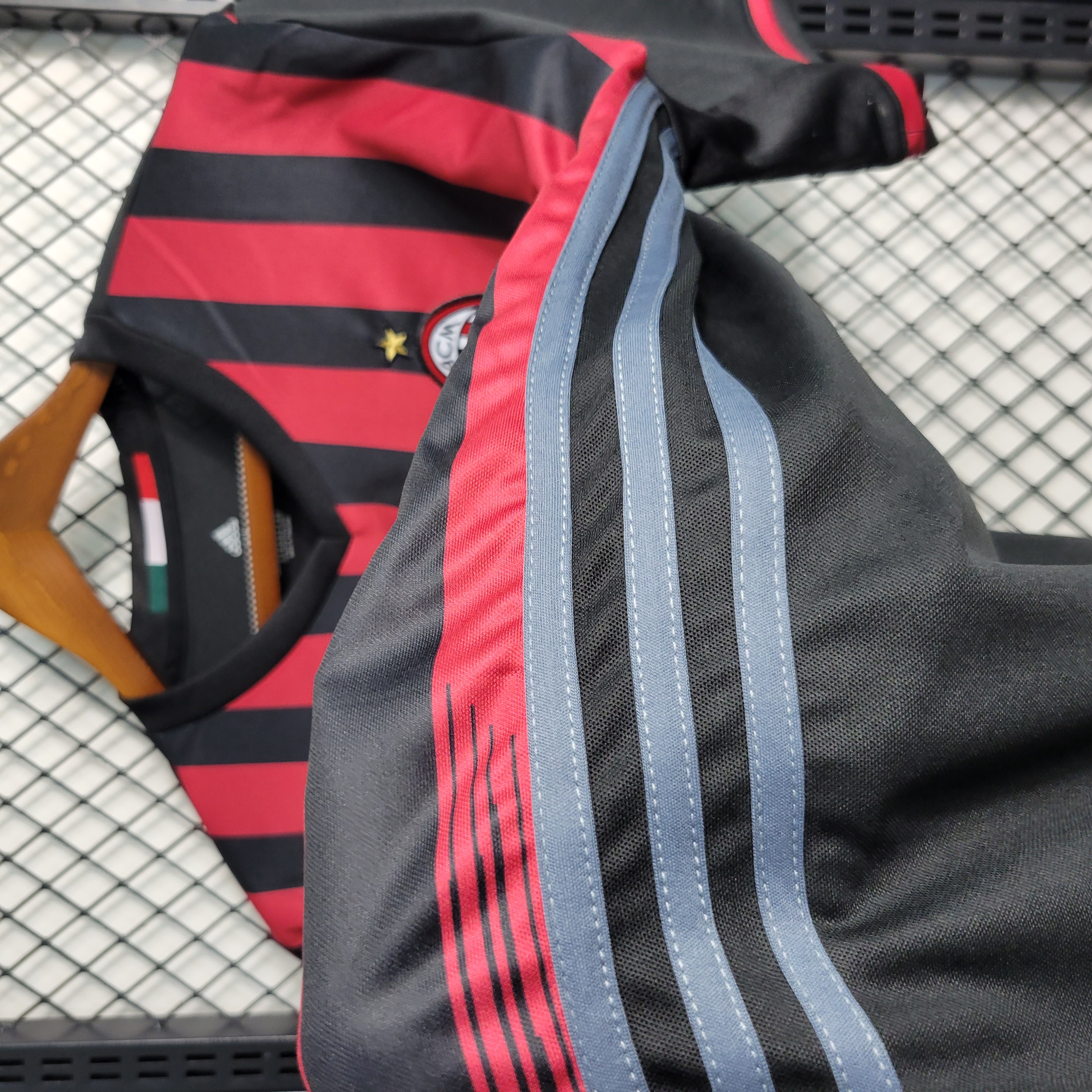 AlphaJersey-Retro AC Milan 2016-17 Home Stadium Jersey