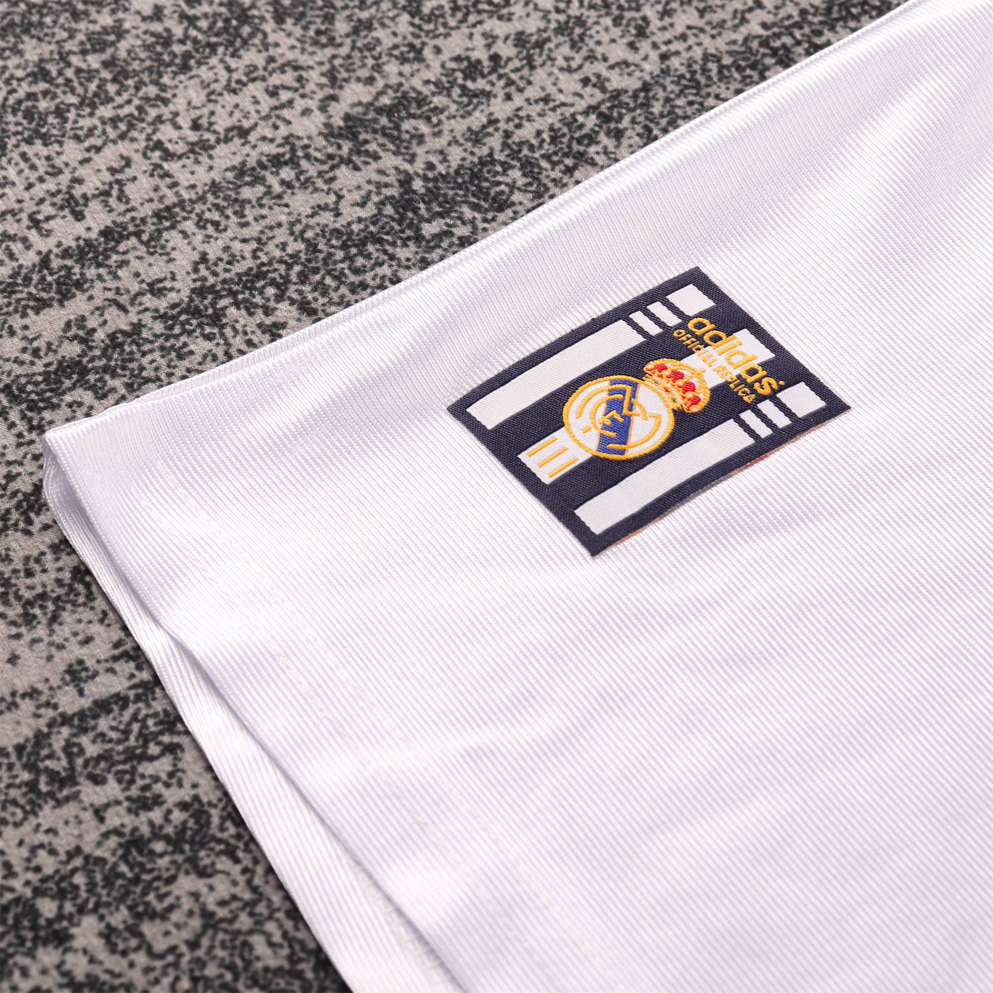AlphaJersey-Retro Real Madrid 1998-00 Home Kids Kit