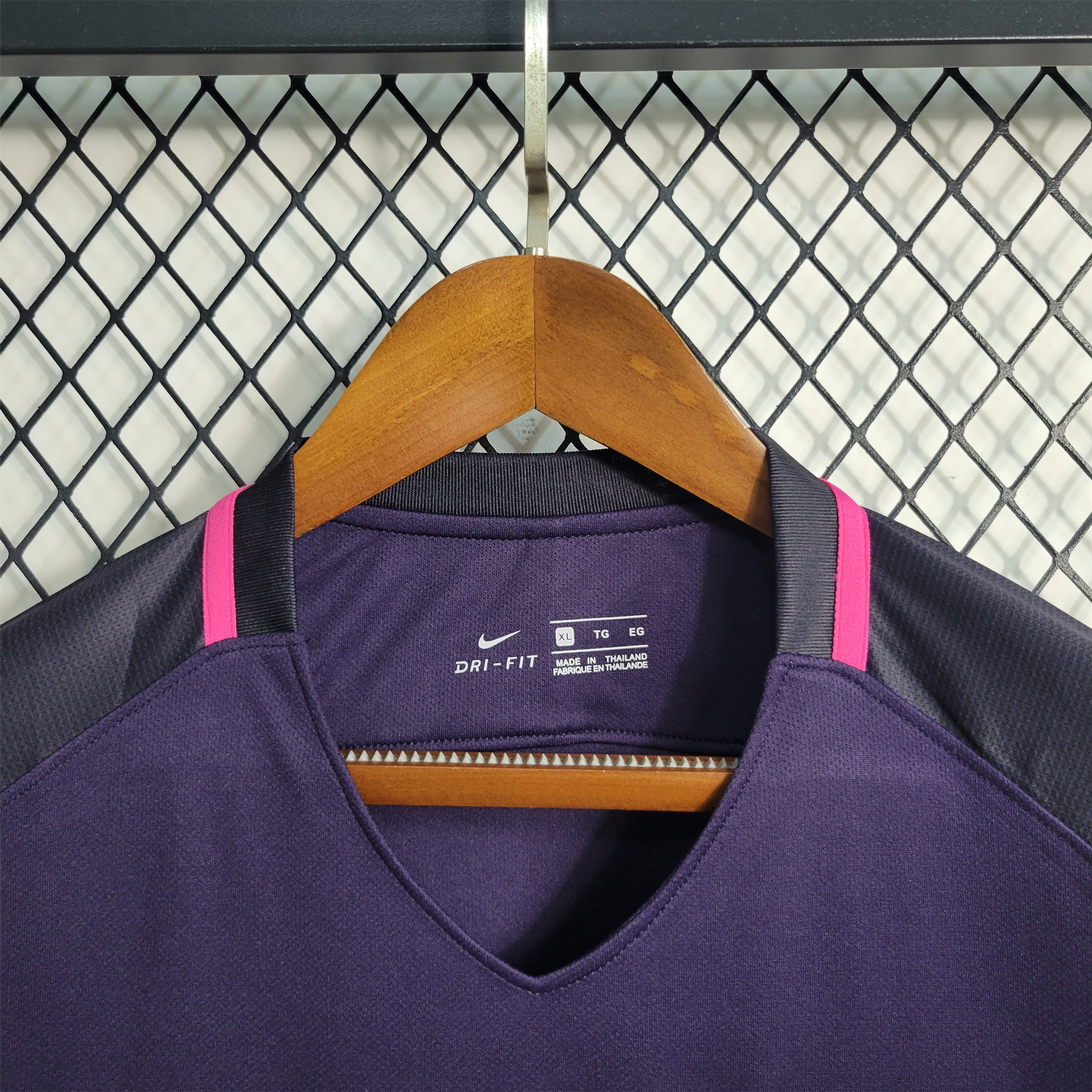 AlphaJersey-Retro Barcelona 16-17 Away Stadium Jersey