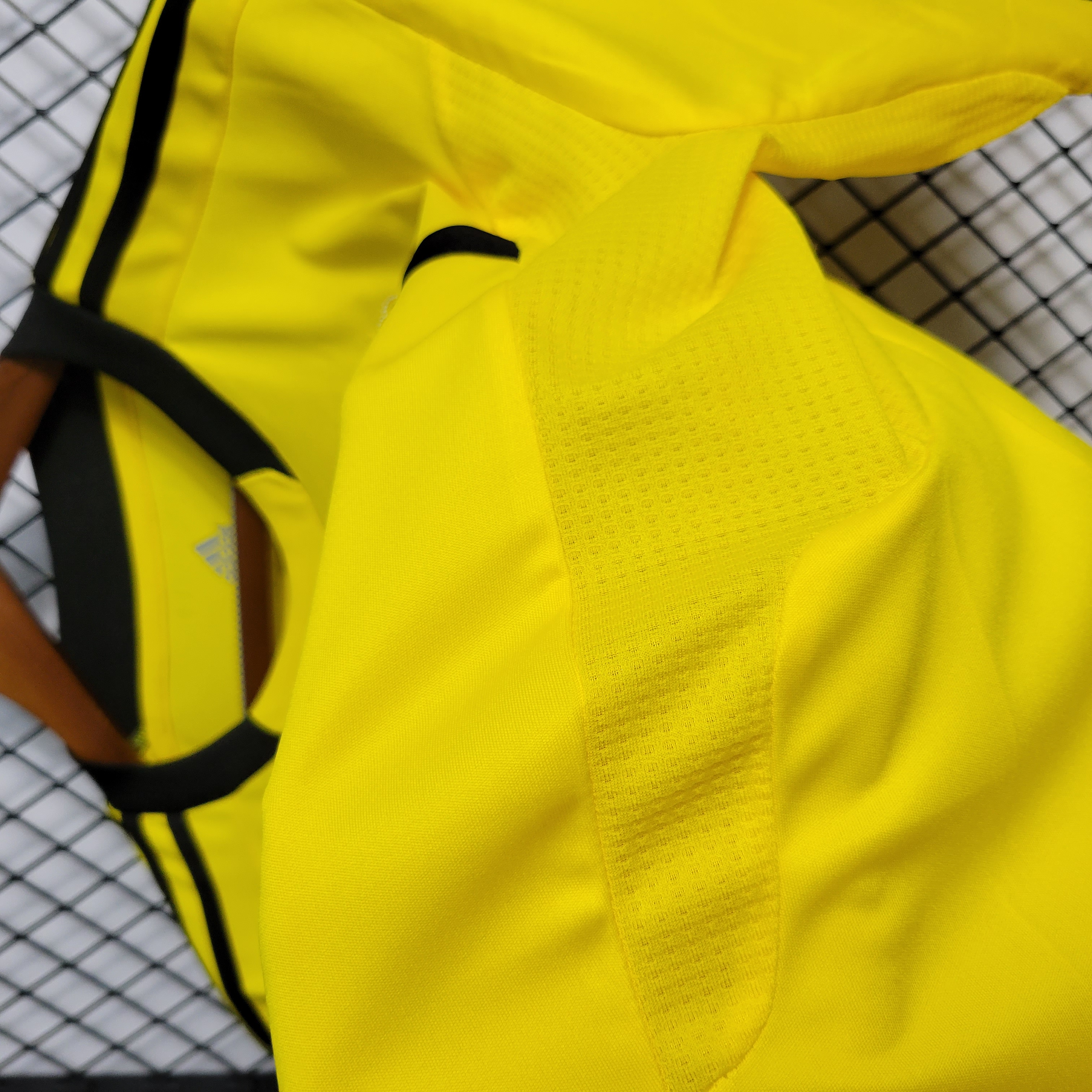 AlphaJersey-Retro Real Madrid 11-12 Yellow Goalkeeper Jersey
