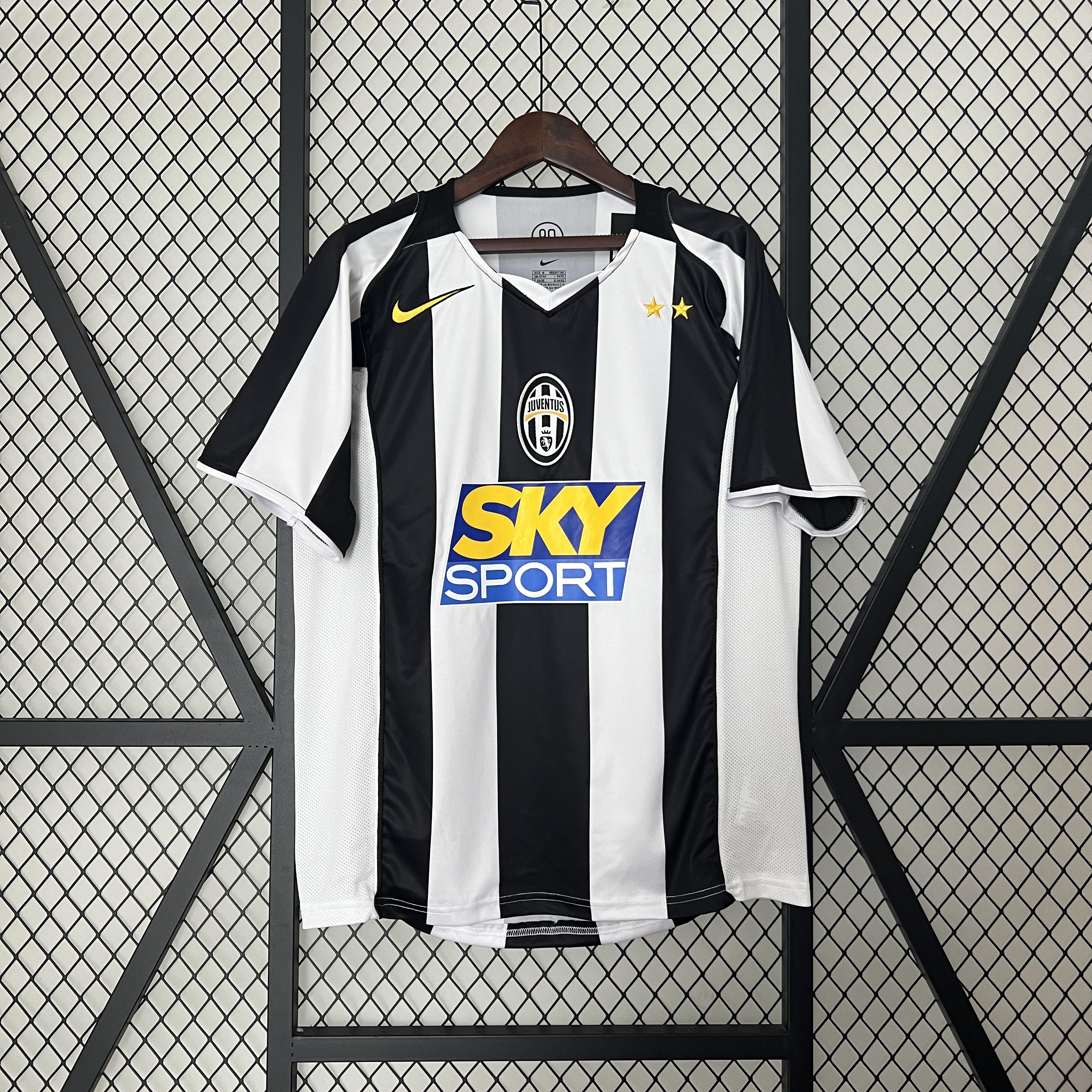 AlphaJersey-Retro Juventus 2004-05 Home Stadium Jersey