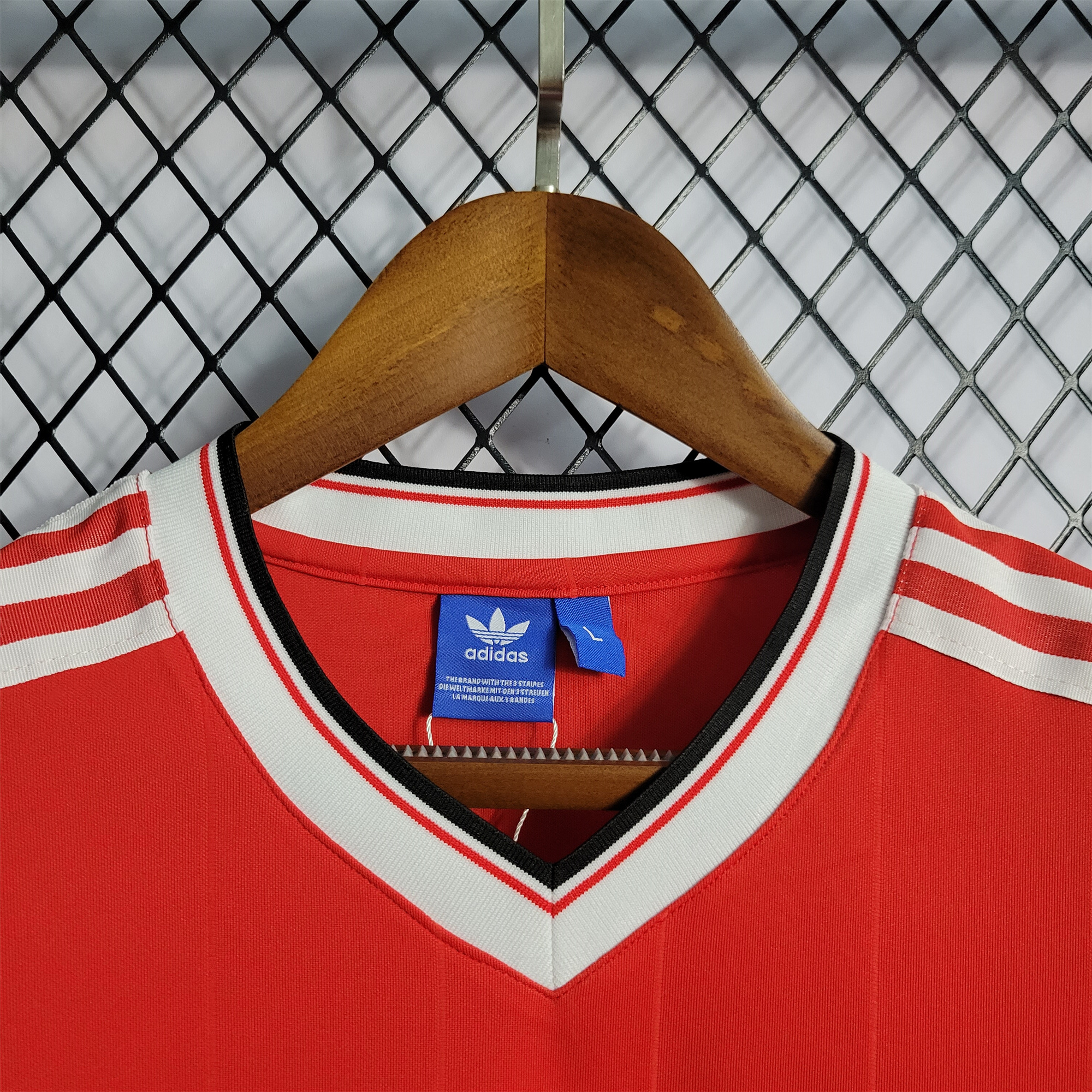 AlphaJersey-Retro Manchester United 83-84 Home Stadium Jersey