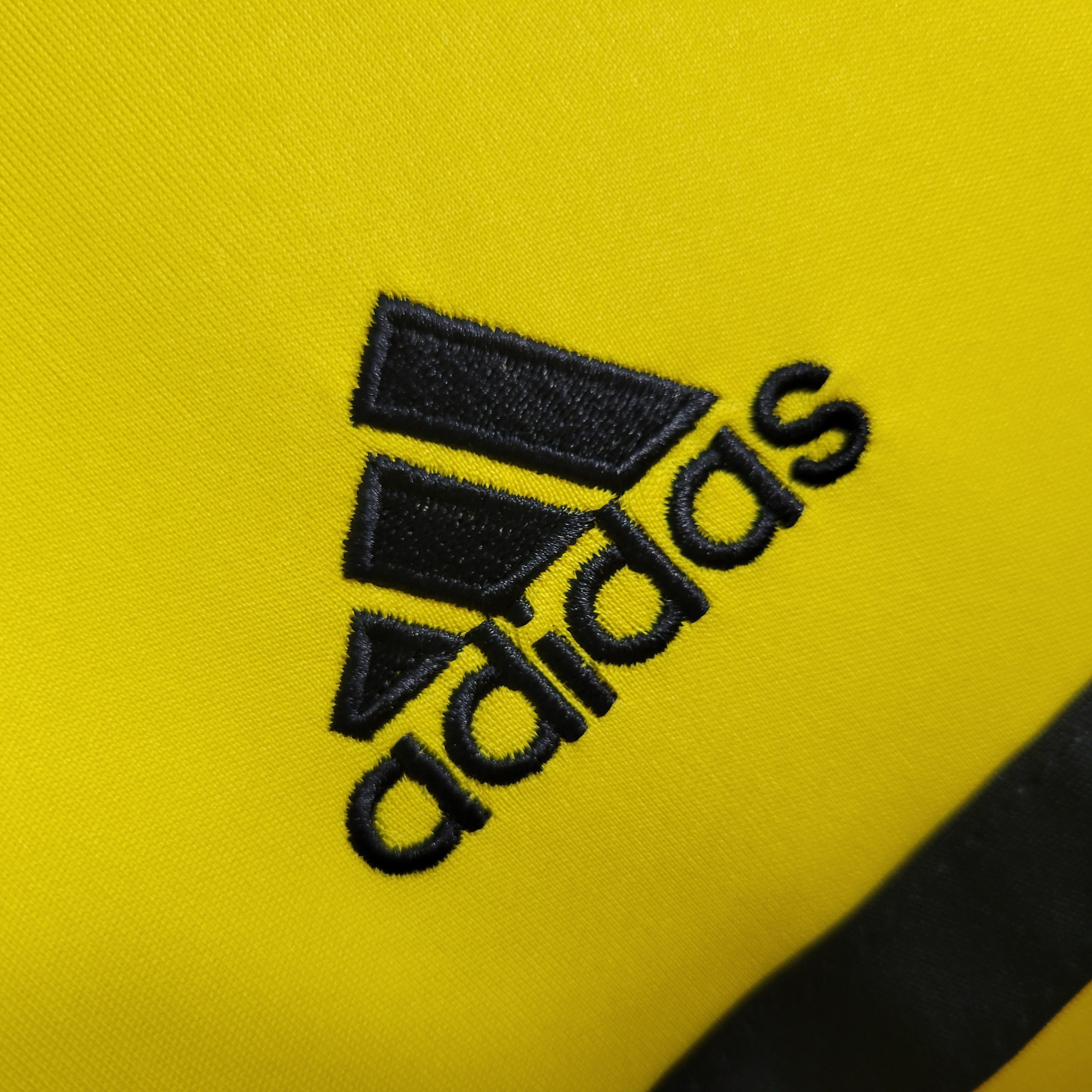 AlphaJersey-Retro Real Madrid 11-12 Yellow Goalkeeper Jersey