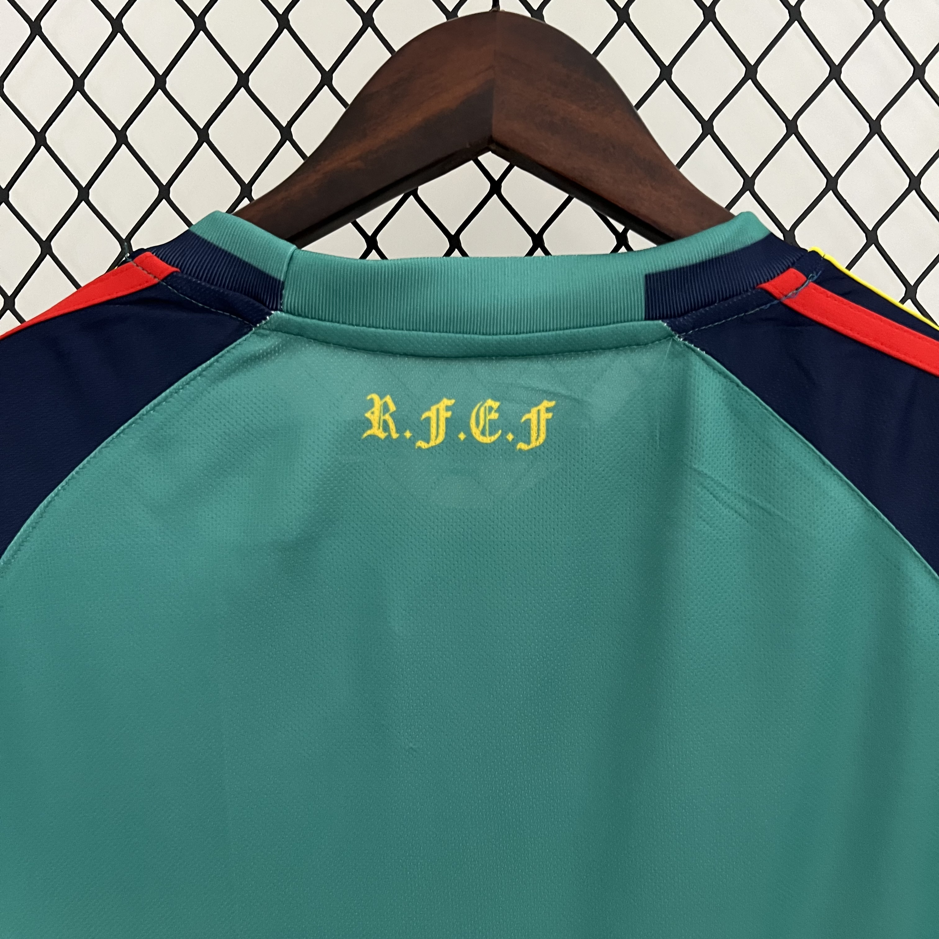 AlphaJersey-Retro Spain 2010 Green Goalkeeper Jersey