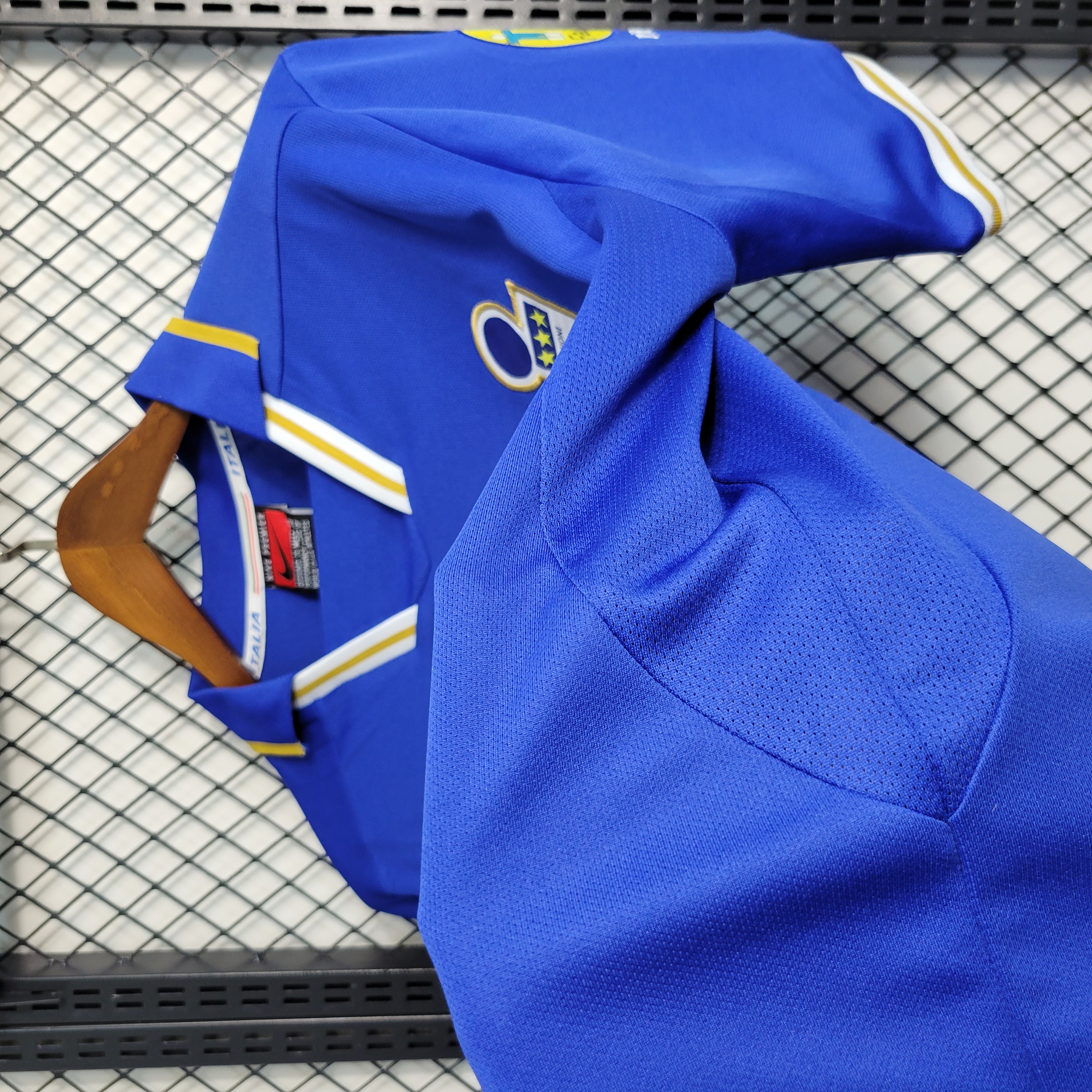 AlphaJersey-Retro Italy 1996 Home Stadium Jersey