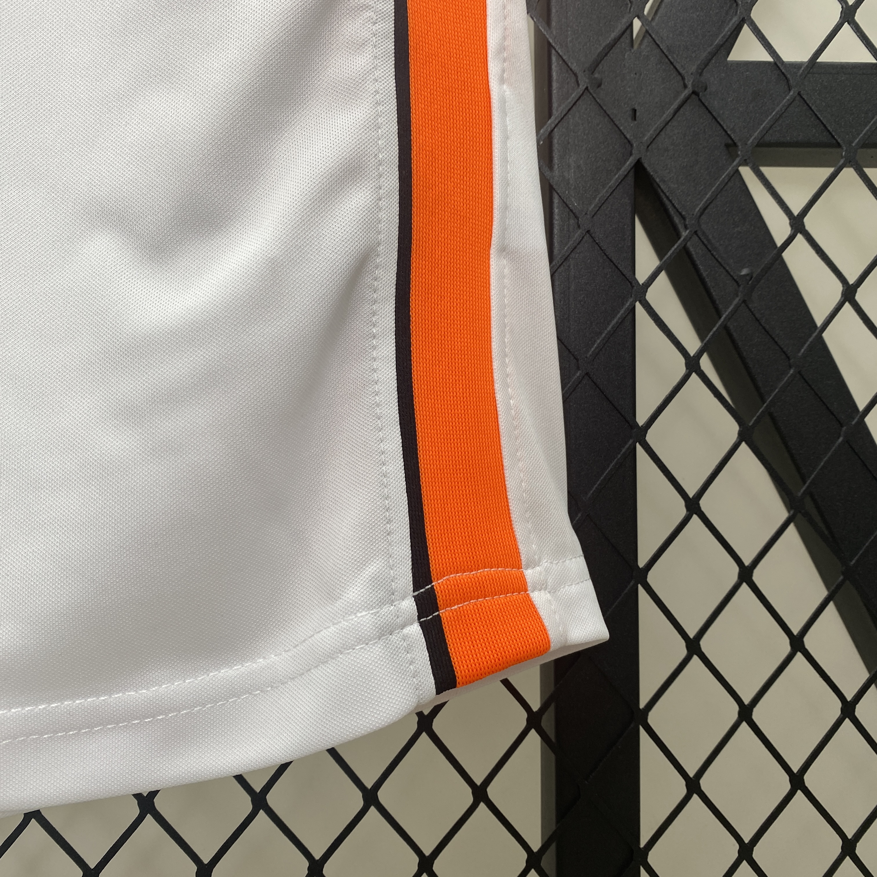 AlphaJersey-Retro Valencia 2006-07 Home Jersey
