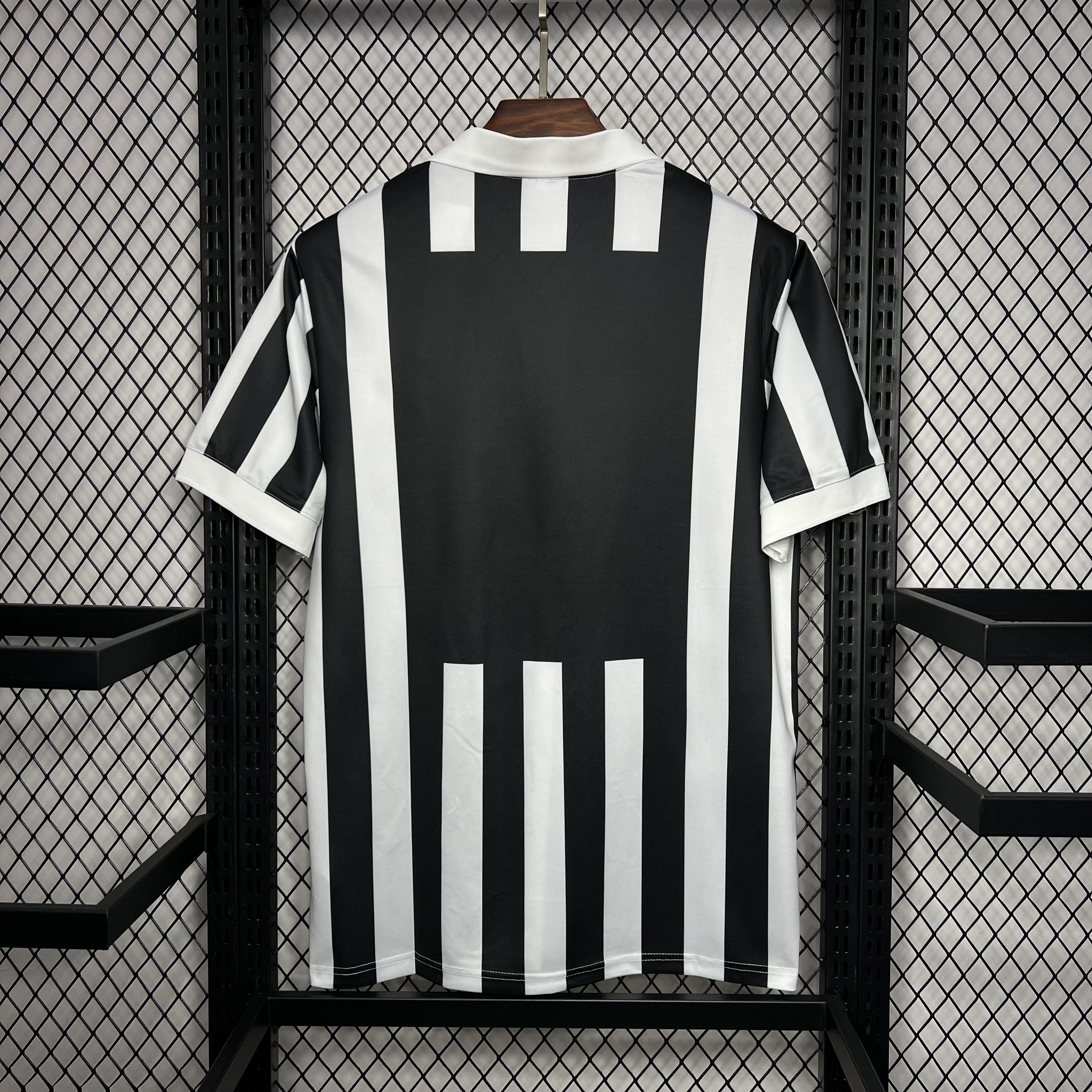 AlphaJersey-Retro Juventus 1984-85 Home Stadium Jersey