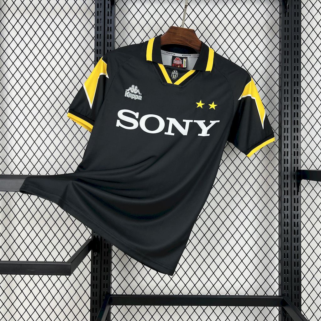 AlphaJersey-Retro Juventus 1996-97 Third Jersey