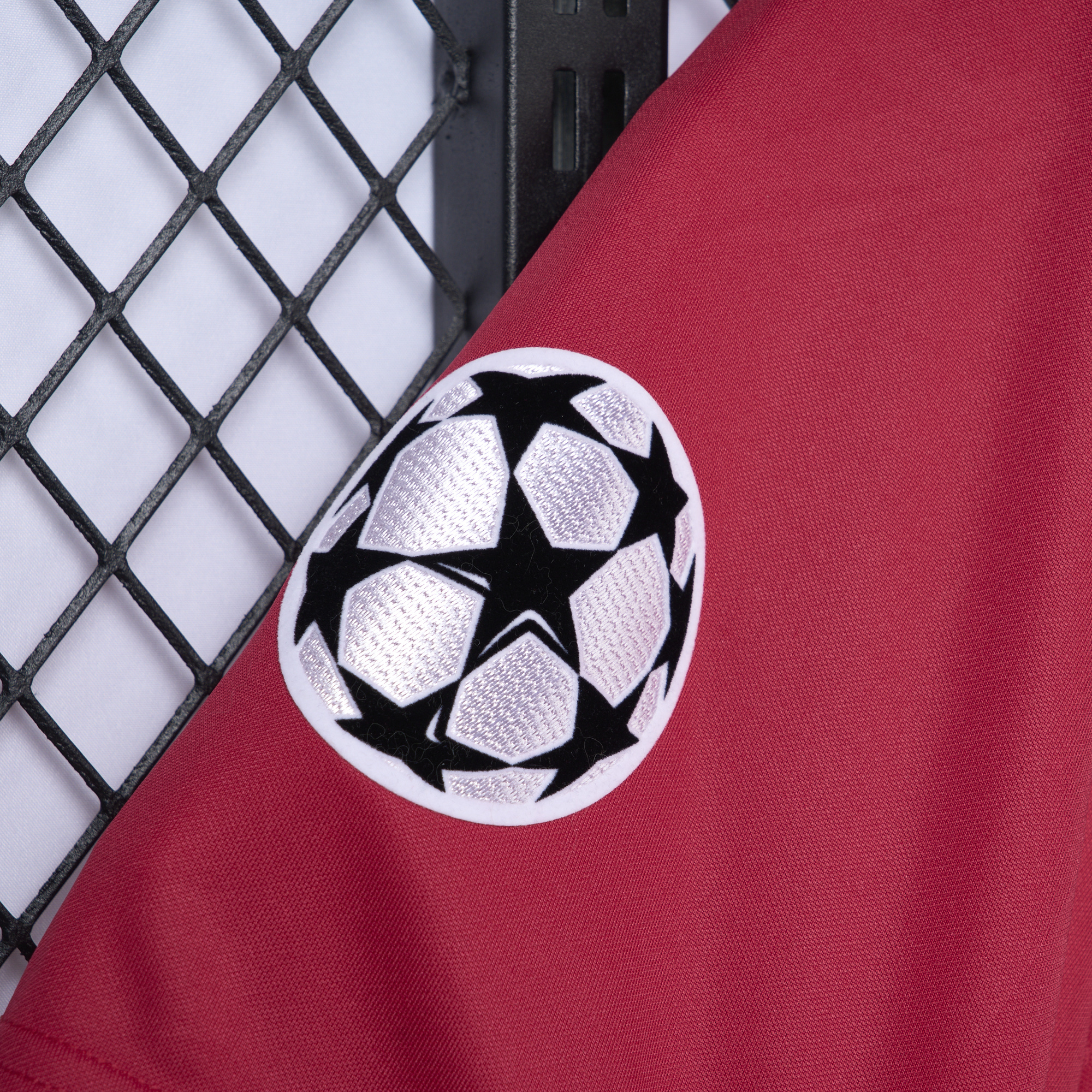 AlphaJersey-Retro Liver.pool 2005 Home Stadium Jersey - with UEFA Champions League Final Patch