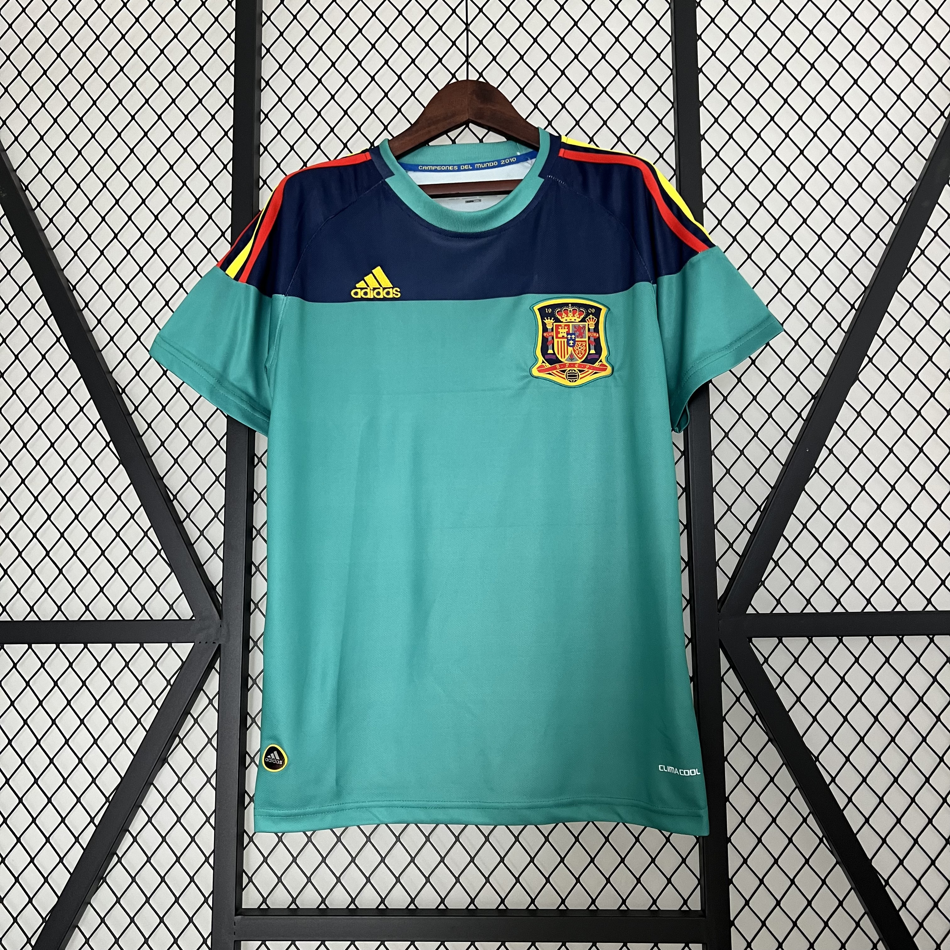 AlphaJersey-Retro Spain 2010 Green Goalkeeper Jersey