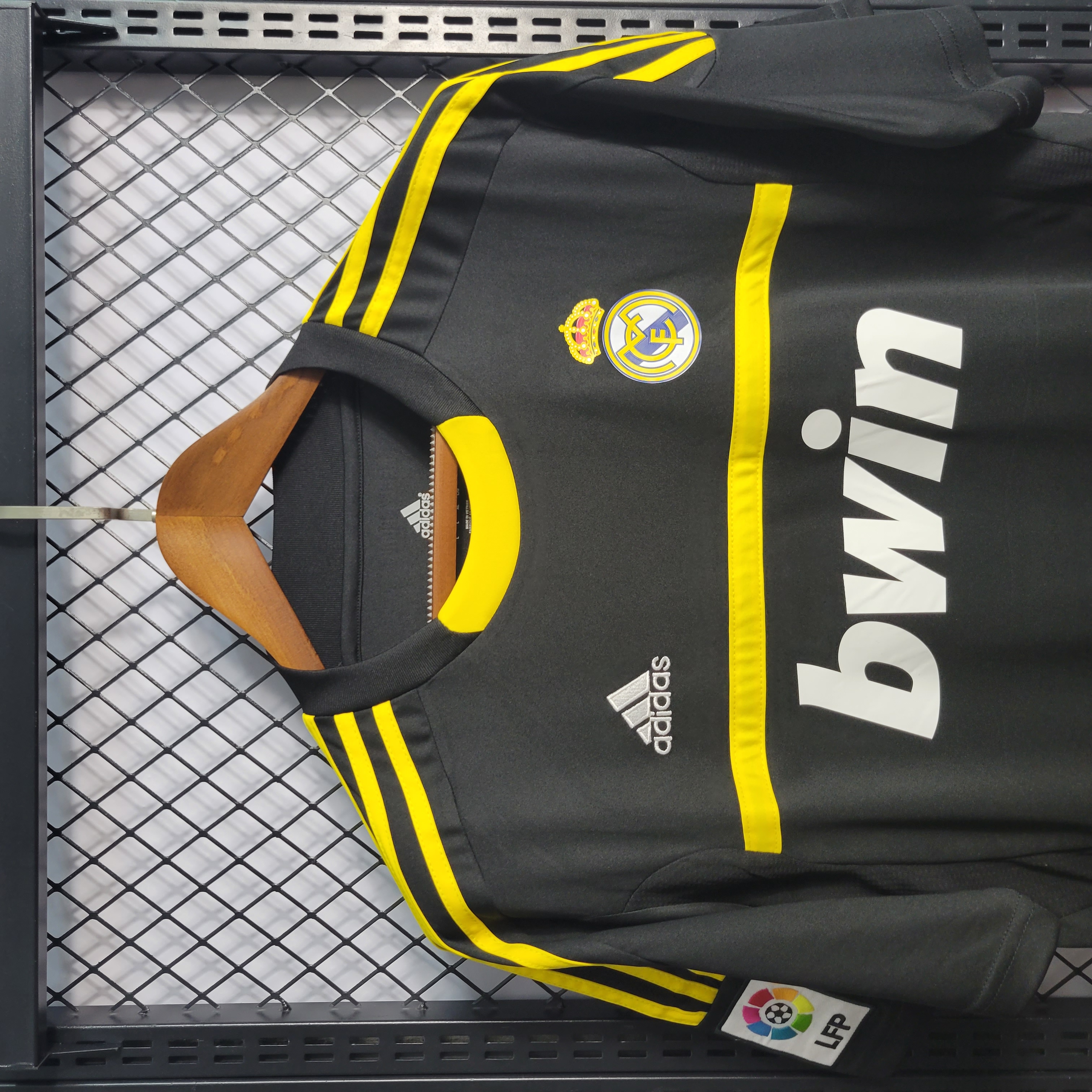AlphaJersey-Retro Real Madrid 11-12 Black Goalkeeper Jersey