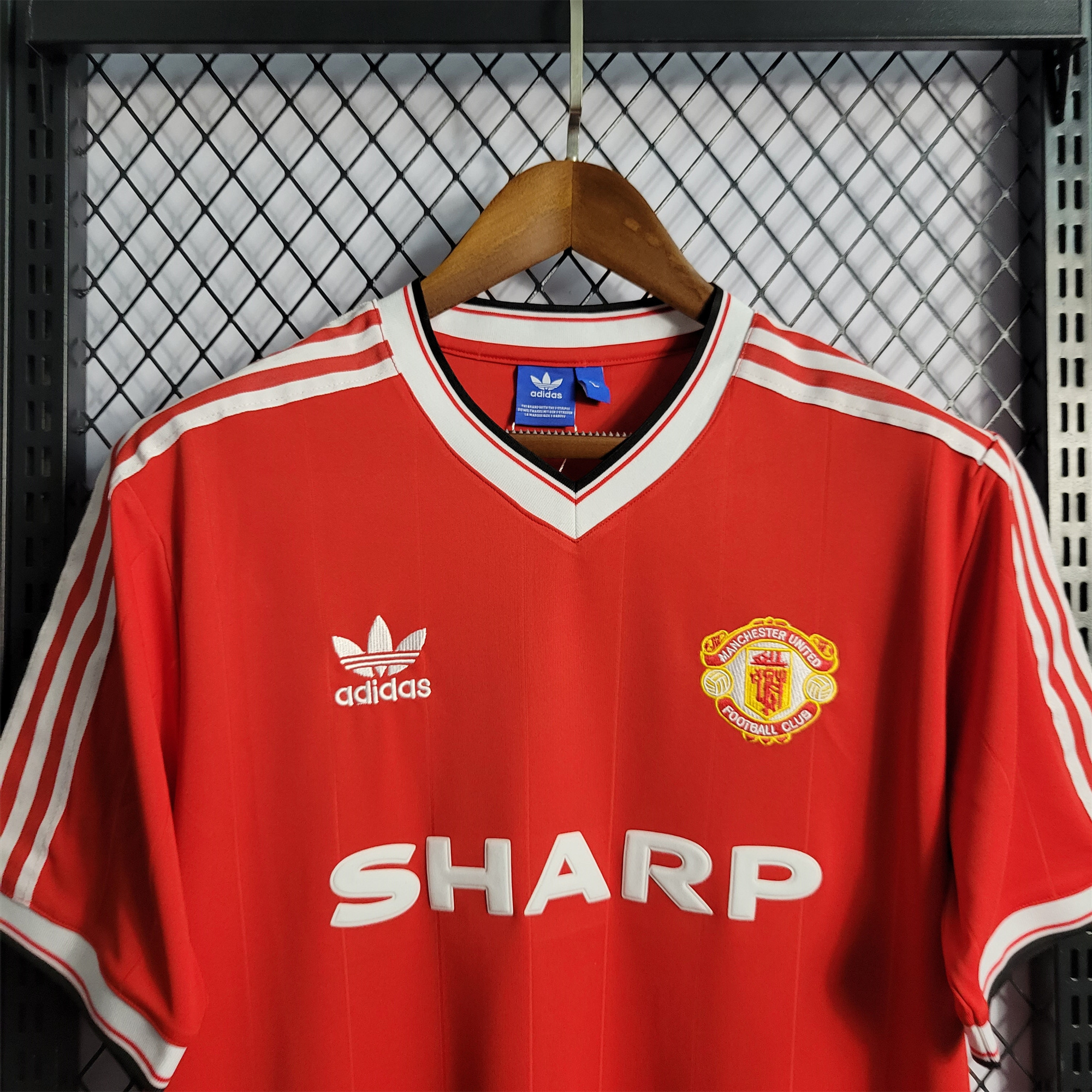AlphaJersey-Retro Manchester United 83-84 Home Stadium Jersey