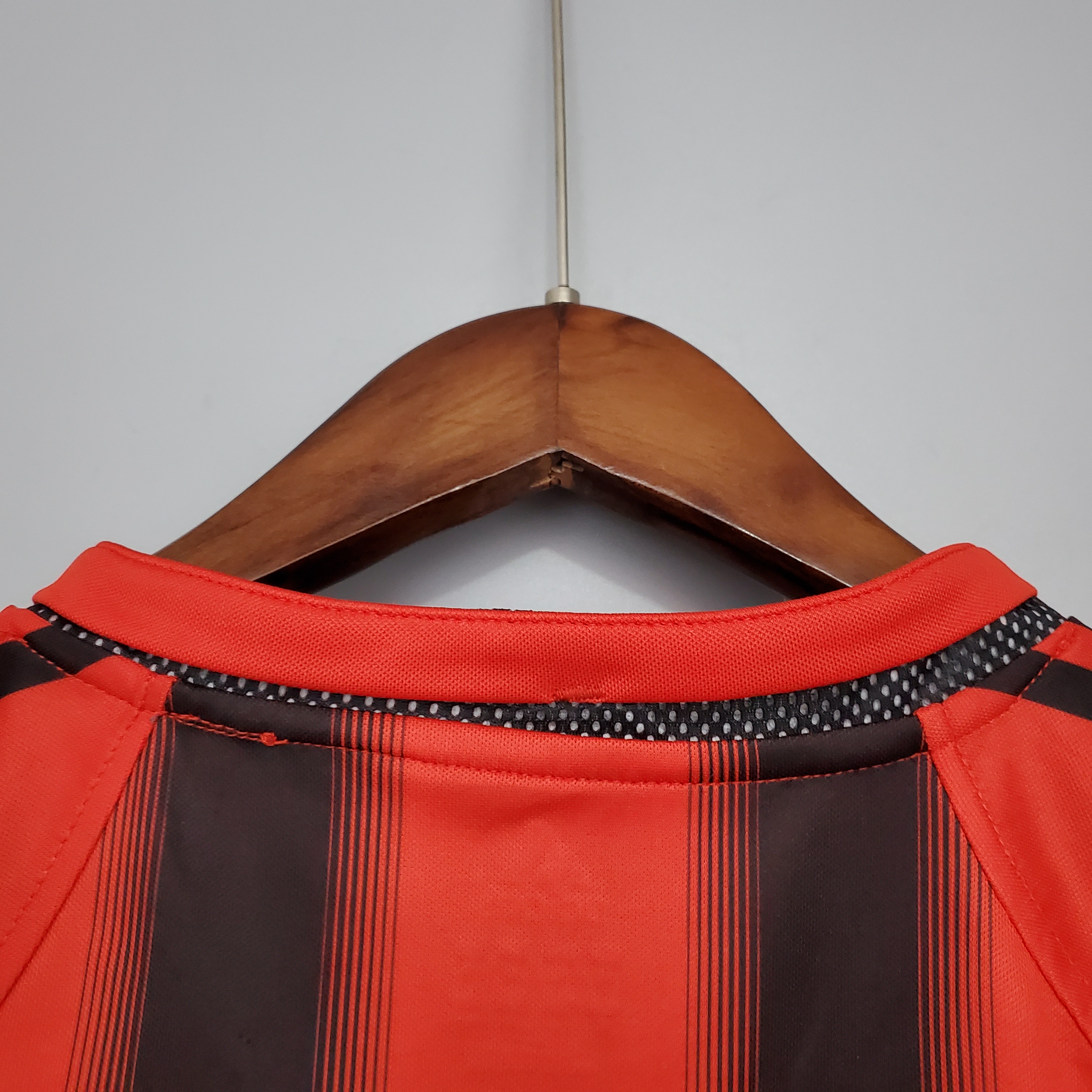 AlphaJersey-Retro AC Milan 04-05 Home Stadium Jersey