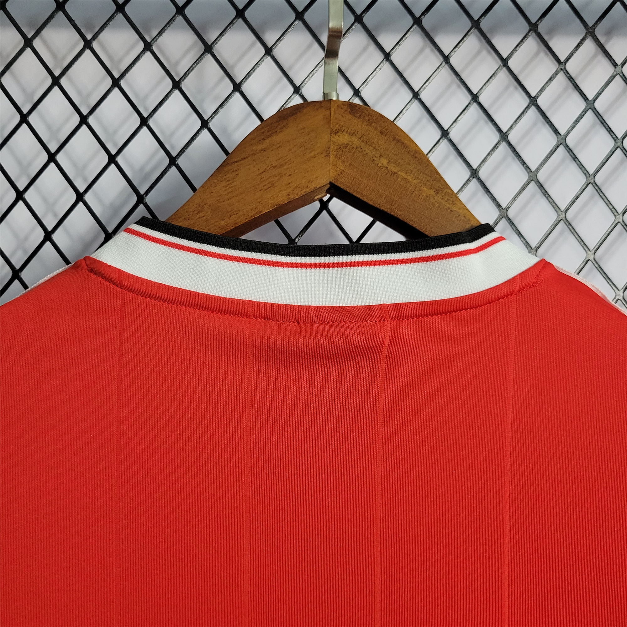 AlphaJersey-Retro Manchester United 83-84 Home Stadium Jersey