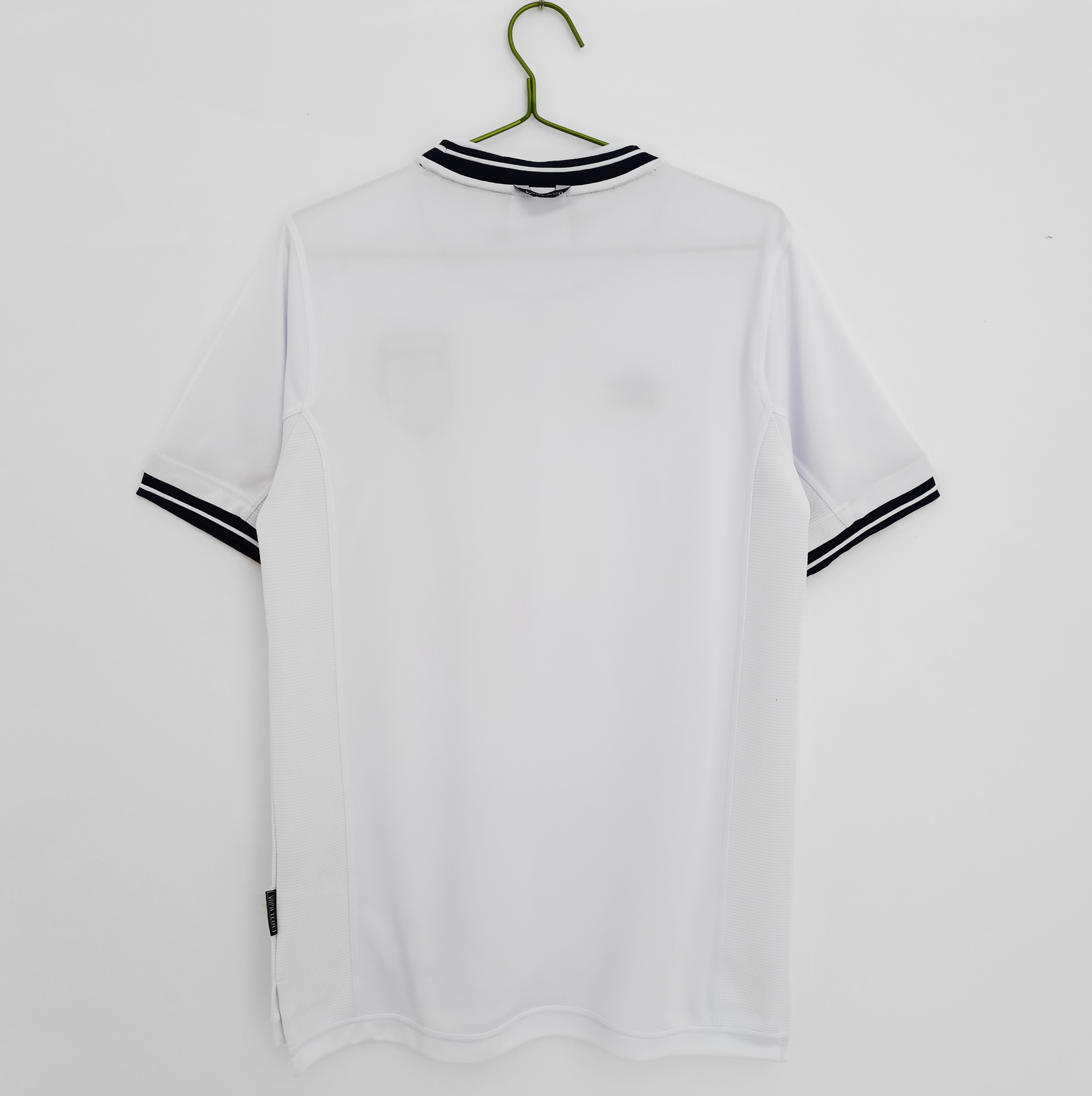 AlphaJersey-Retro England 2000 Home Stadium Jersey