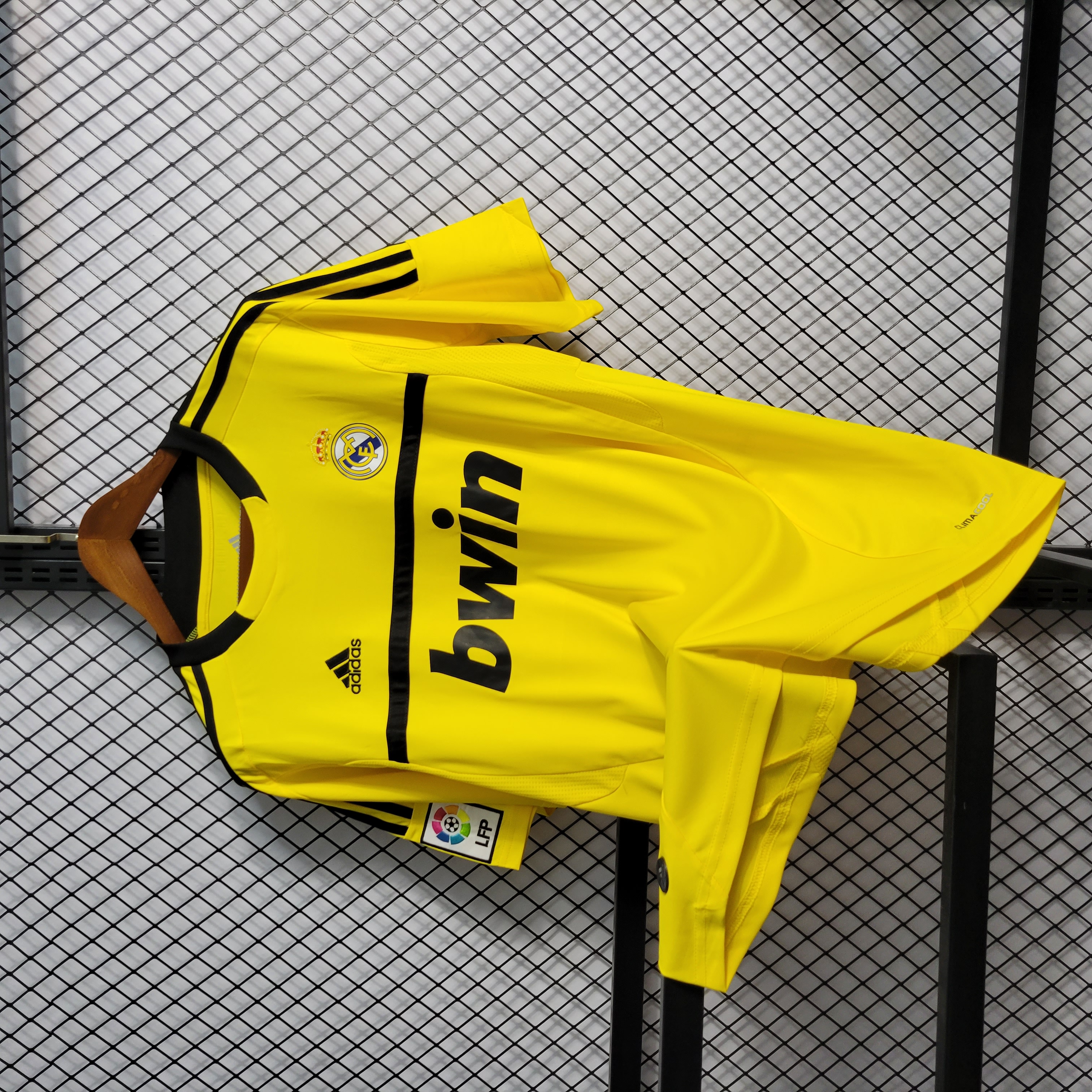AlphaJersey-Retro Real Madrid 11-12 Yellow Goalkeeper Jersey