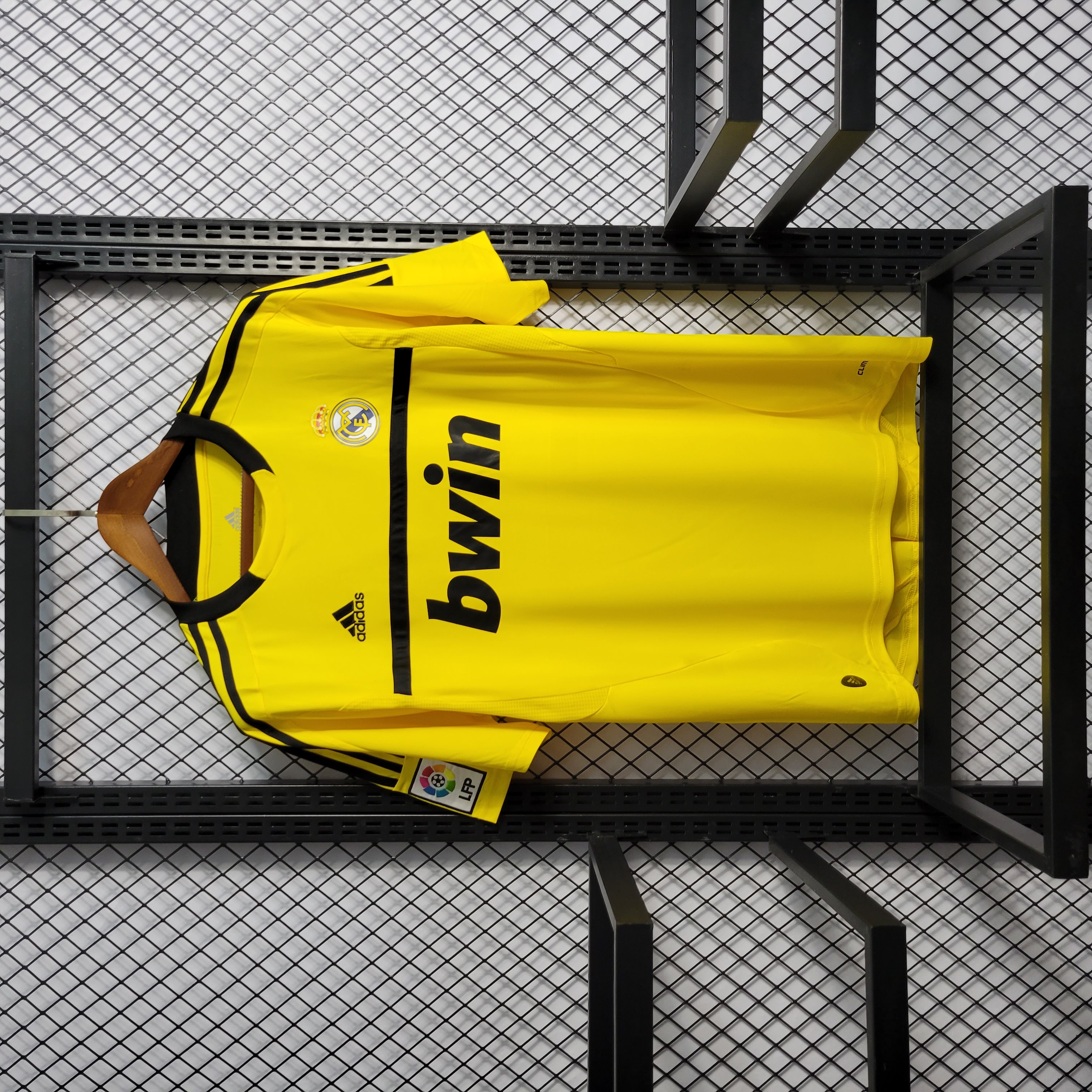 AlphaJersey-Retro Real Madrid 11-12 Yellow Goalkeeper Jersey