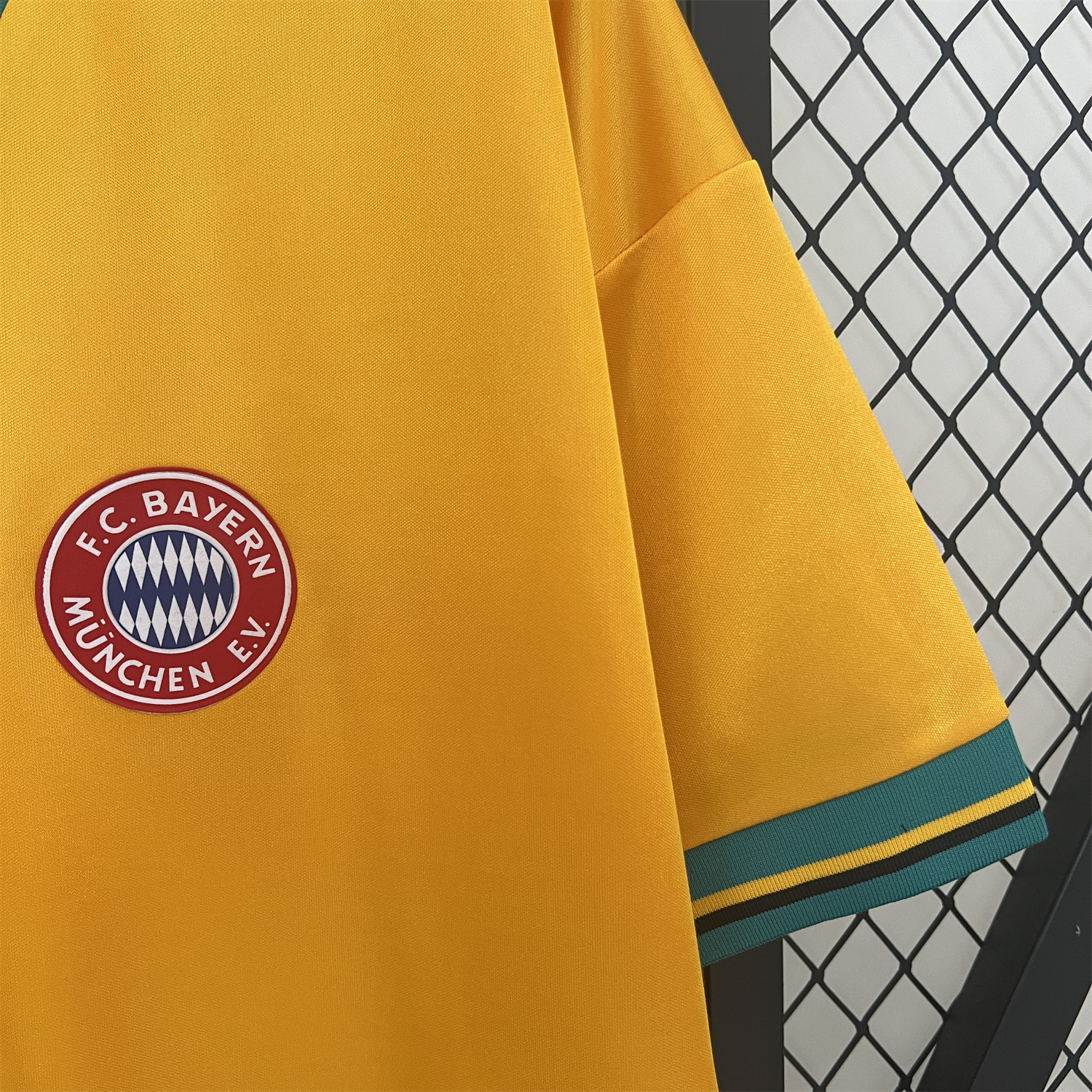 AlphaJersey-Retro Bayern Munich 1993-95 Away Jersey