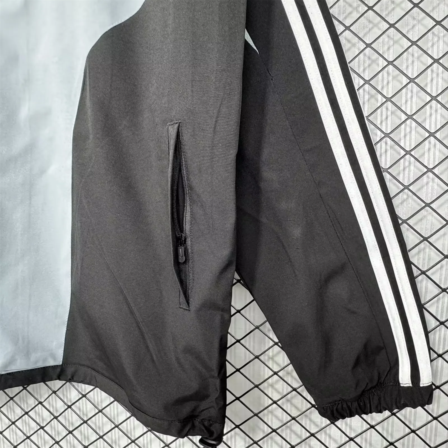 AlphaJersey-Retro Real Madrid 2004-05 Home Windbreaker Jacket - Grey