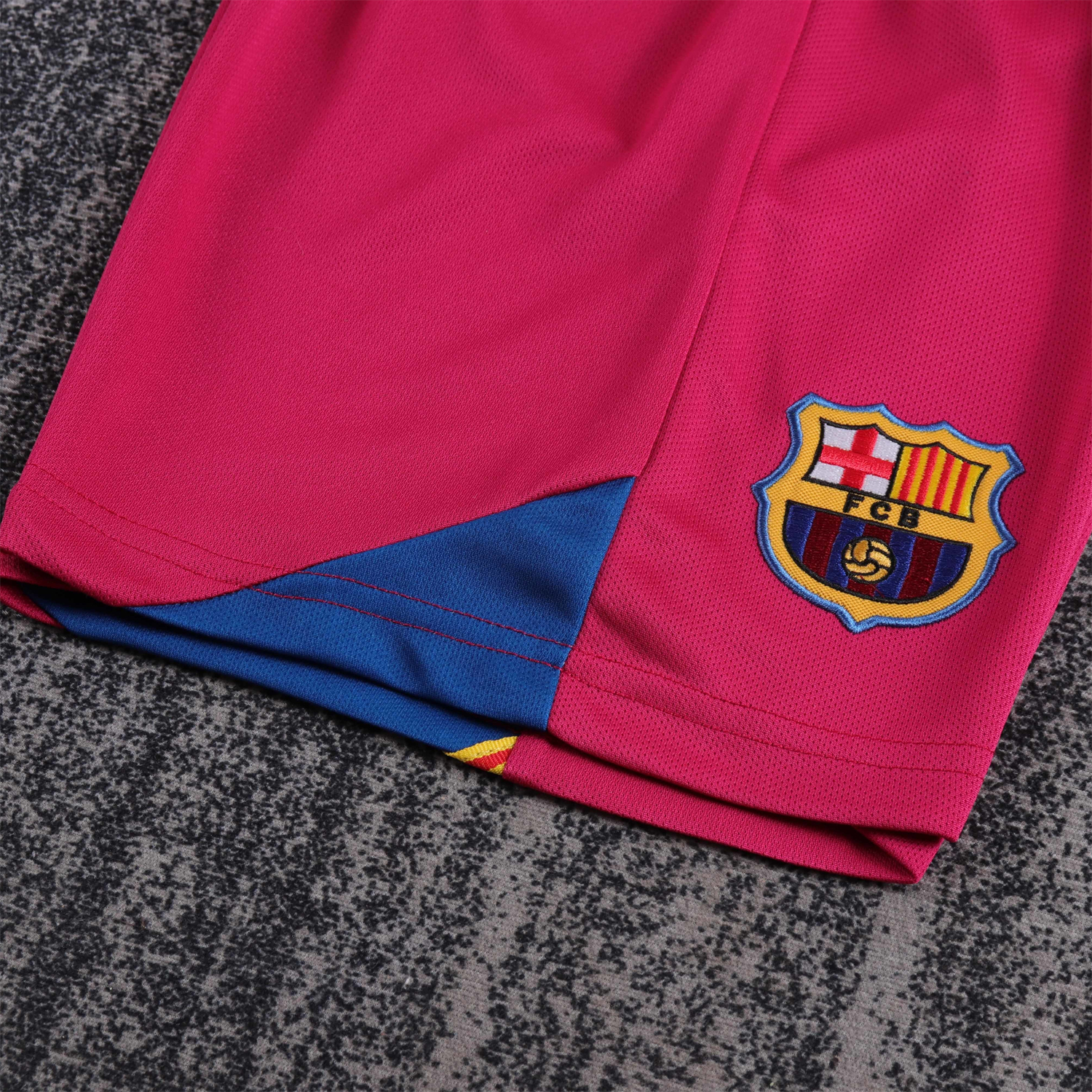 AlphaJersey-Retro Barcelona 2005-06 Home Stadium Kids Kit - Champions League Version