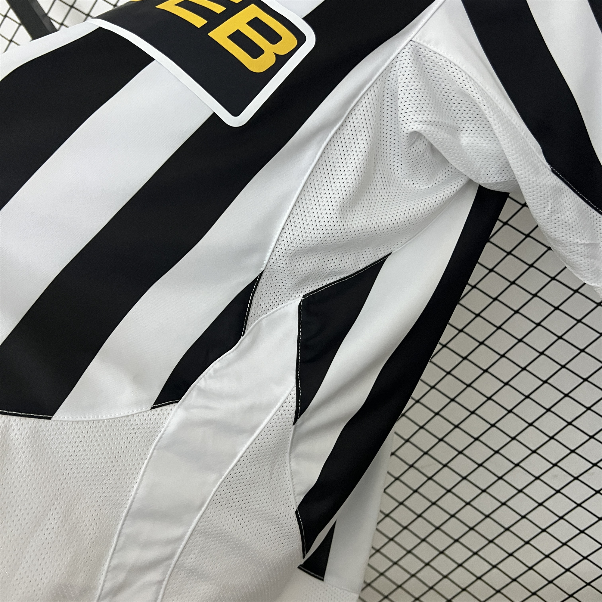AlphaJersey-Retro Juventus 2003-04 Home Jersey