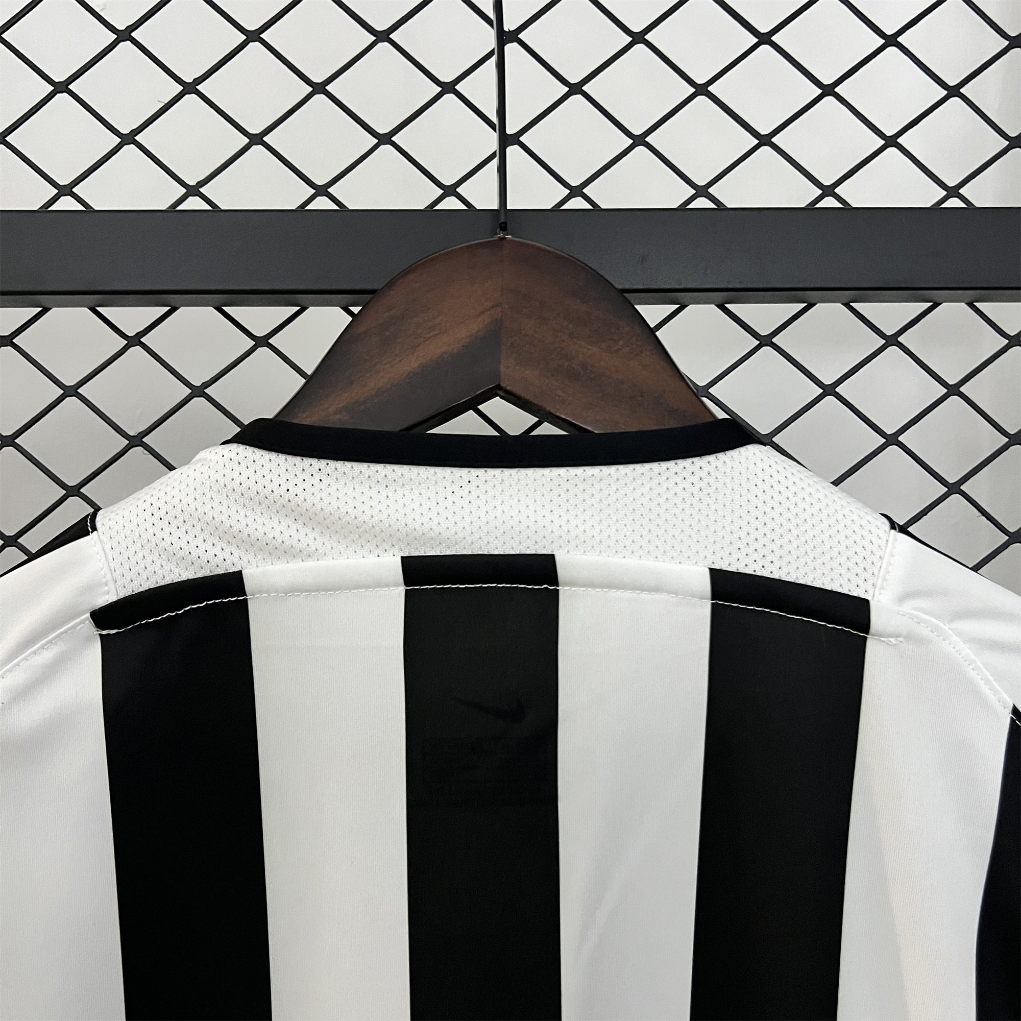 AlphaJersey-Retro Juventus 2003-04 Home Jersey