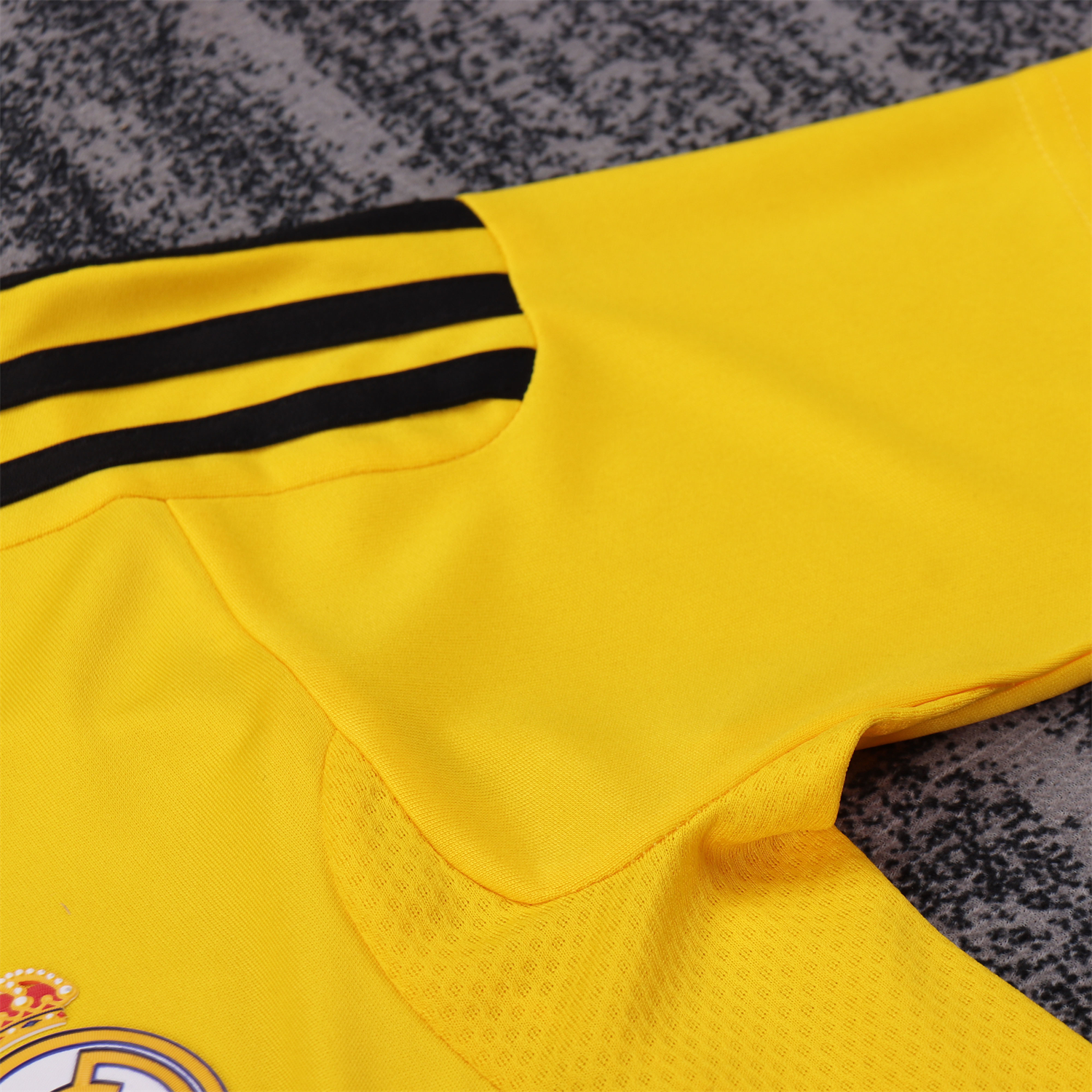 AlphaJersey-Retro Real Madrid 2011-12 Yellow Goalkeeper Kids Kit