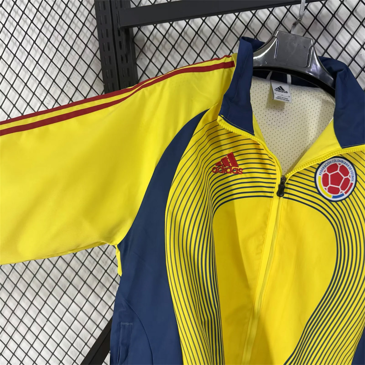 AlphaJersey-Colombia 2026 Retro Style Windbreaker Jacket - Yellow