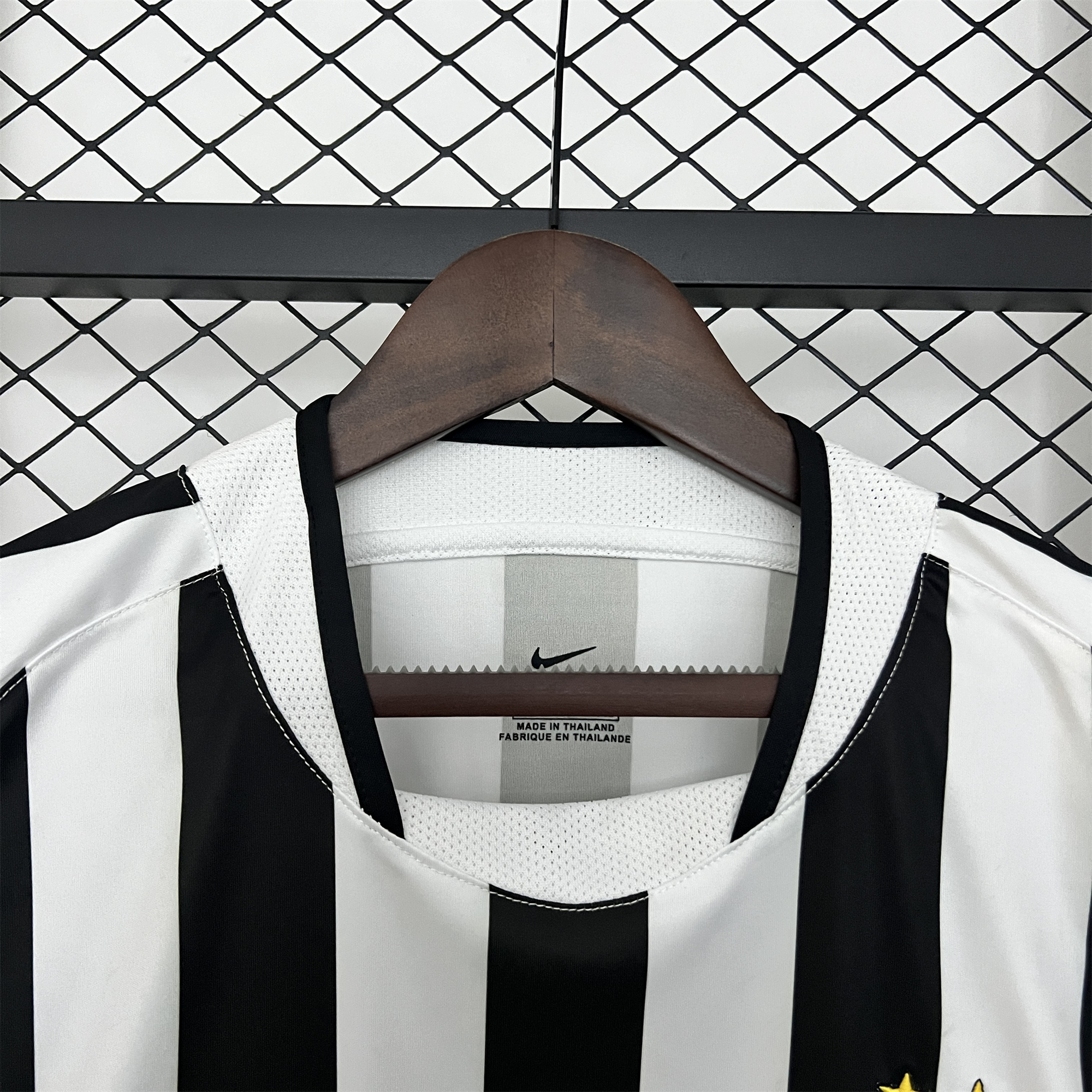 AlphaJersey-Retro Juventus 2003-04 Home Jersey