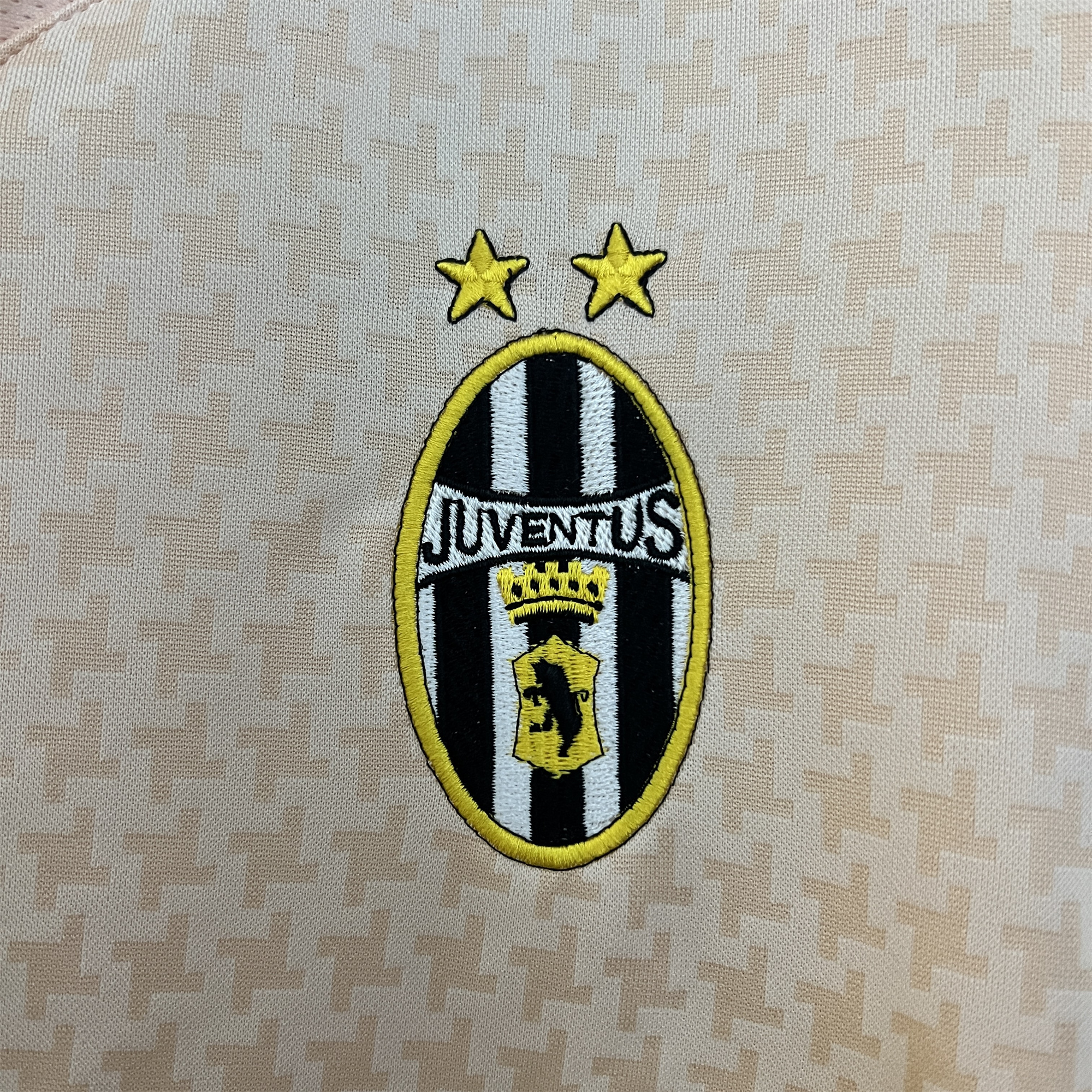AlphaJersey-Retro Juventus 2003-04 Away Jersey