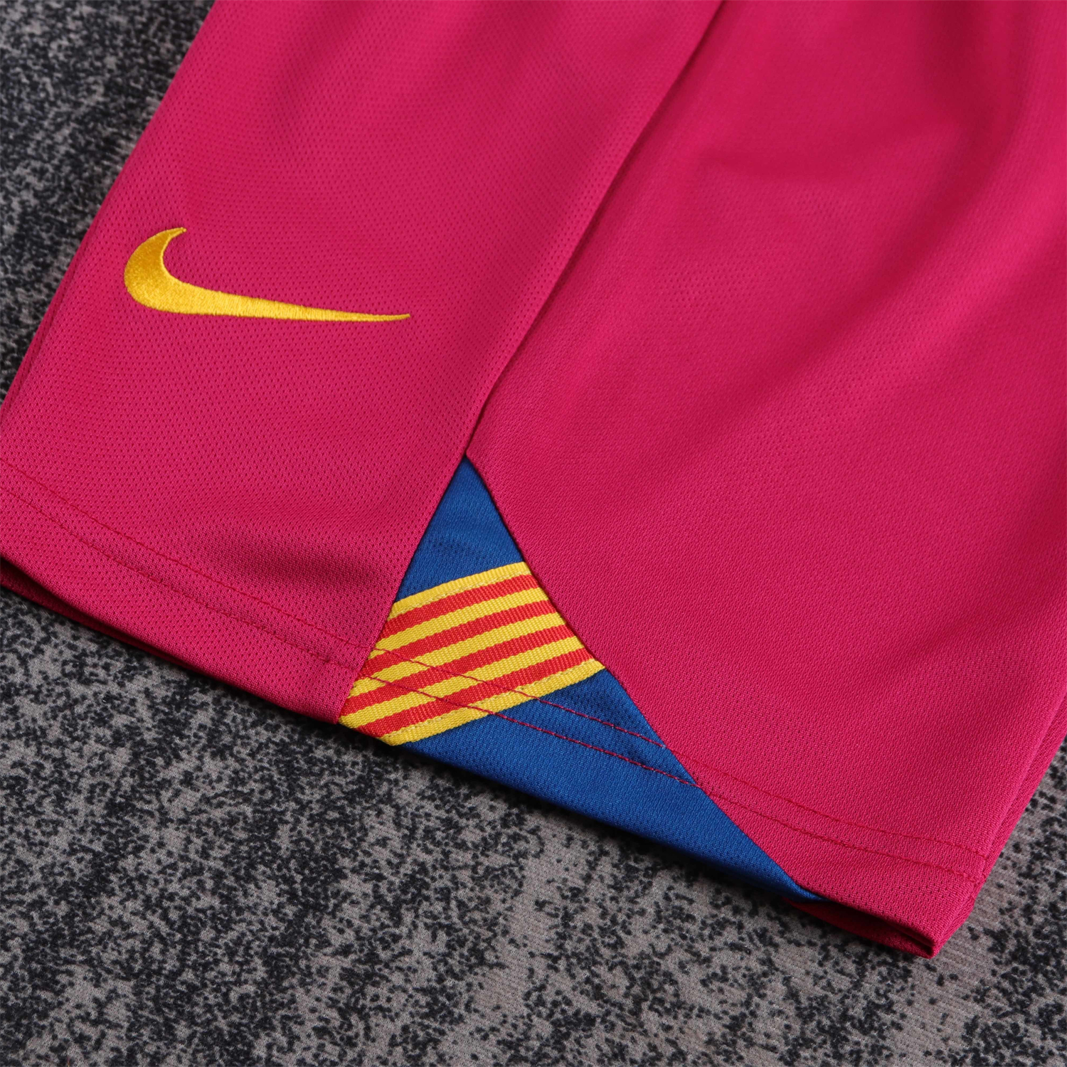 AlphaJersey-Retro Barcelona 2005-06 Home Stadium Kids Kit - Champions League Version