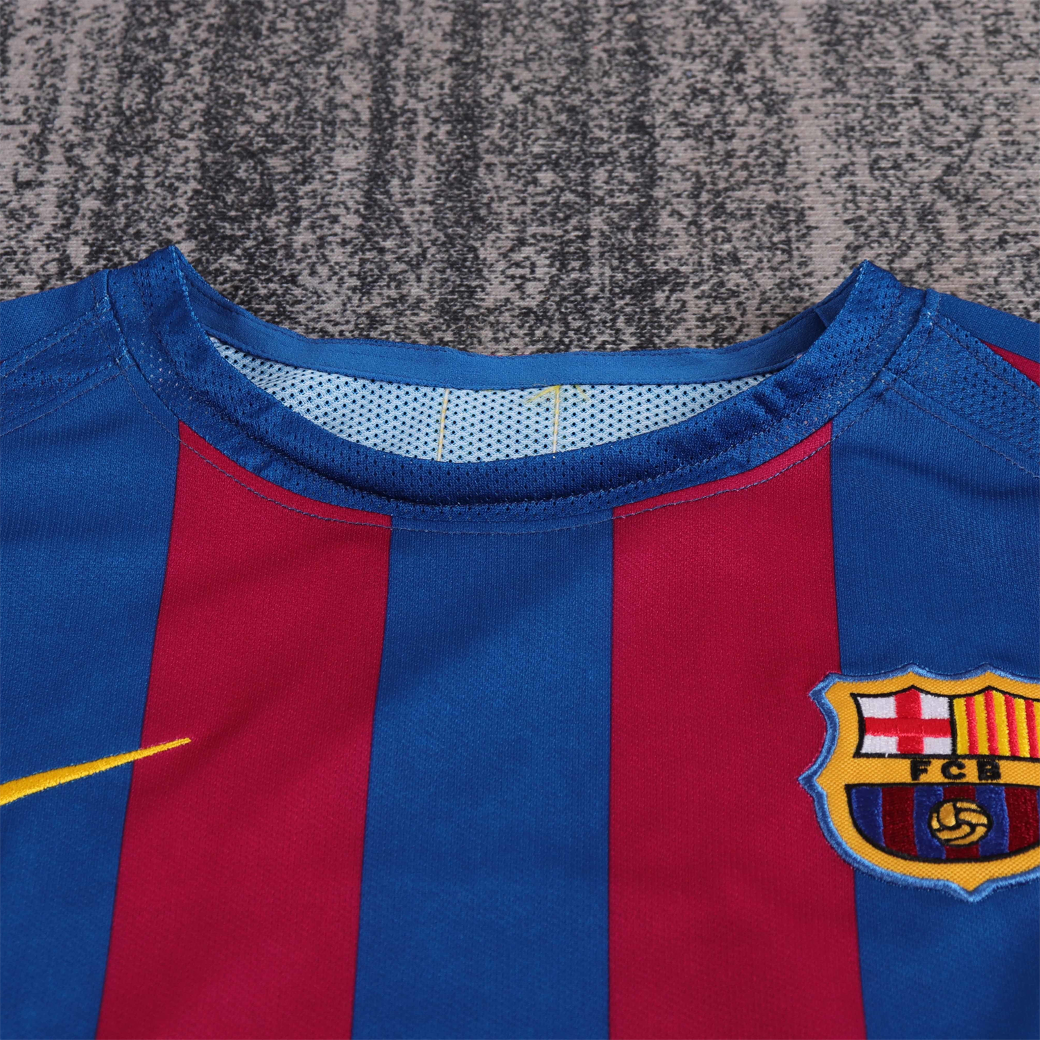 AlphaJersey-Retro Barcelona 2005-06 Home Stadium Kids Kit - Champions League Version