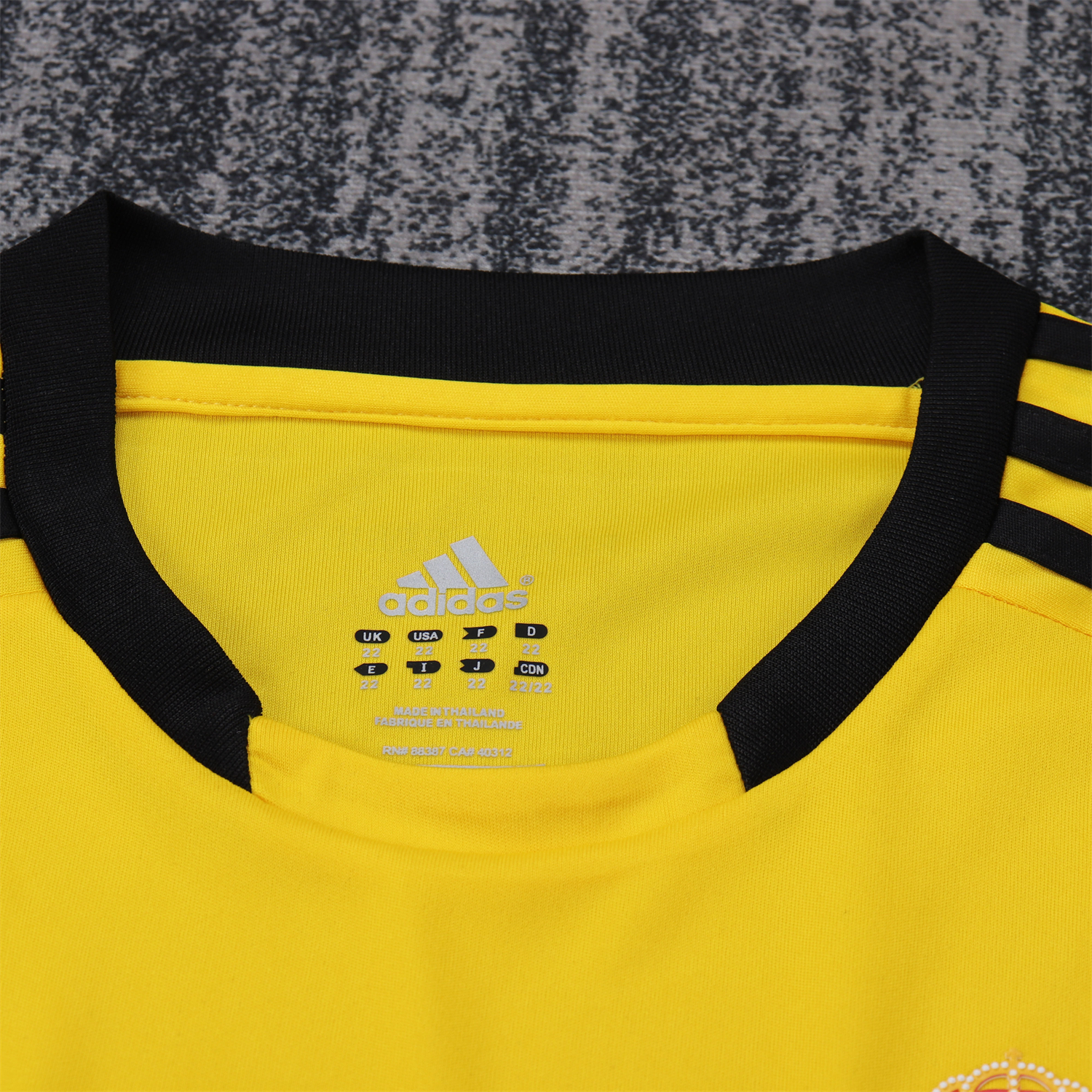 AlphaJersey-Retro Real Madrid 2011-12 Yellow Goalkeeper Kids Kit