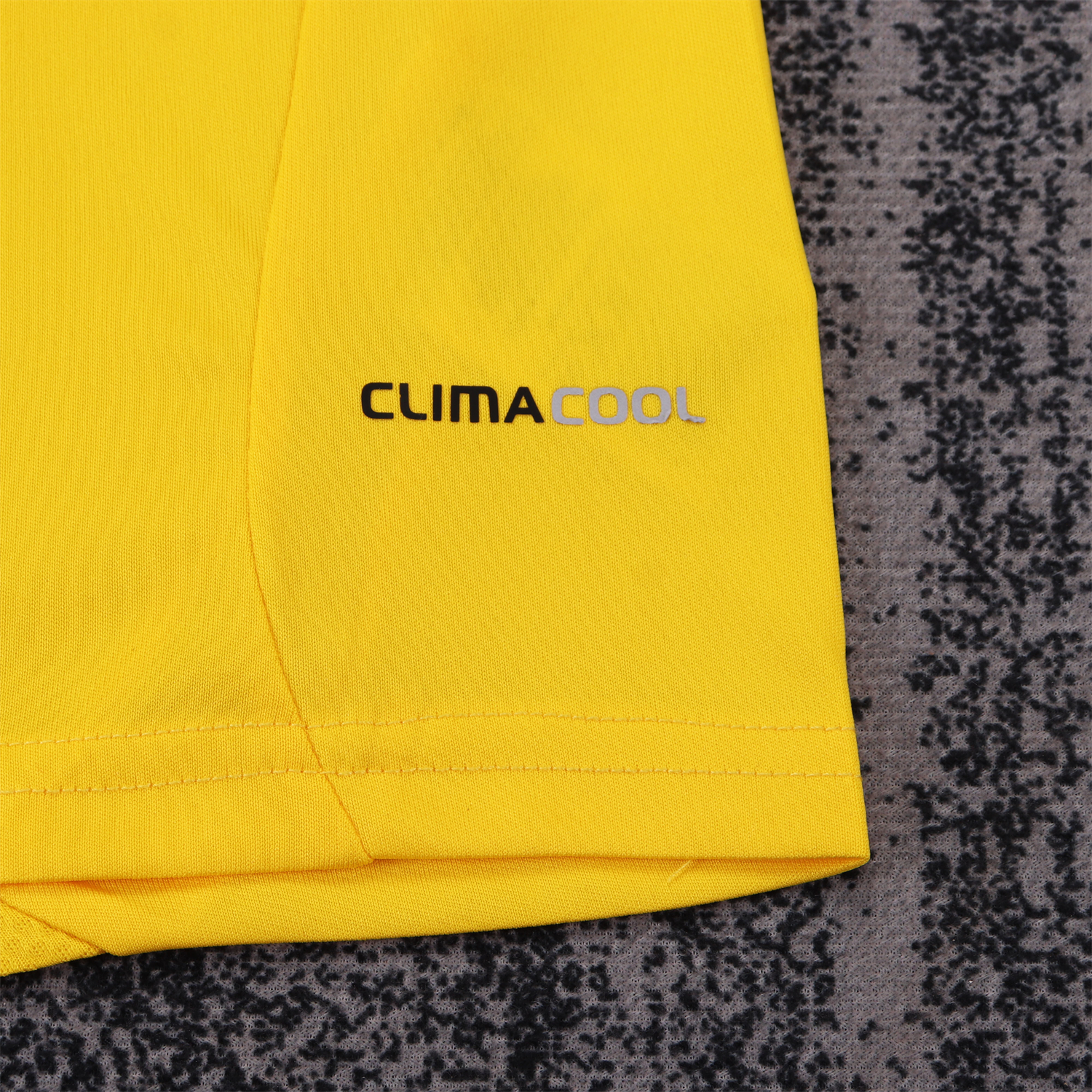 AlphaJersey-Retro Real Madrid 2011-12 Yellow Goalkeeper Kids Kit