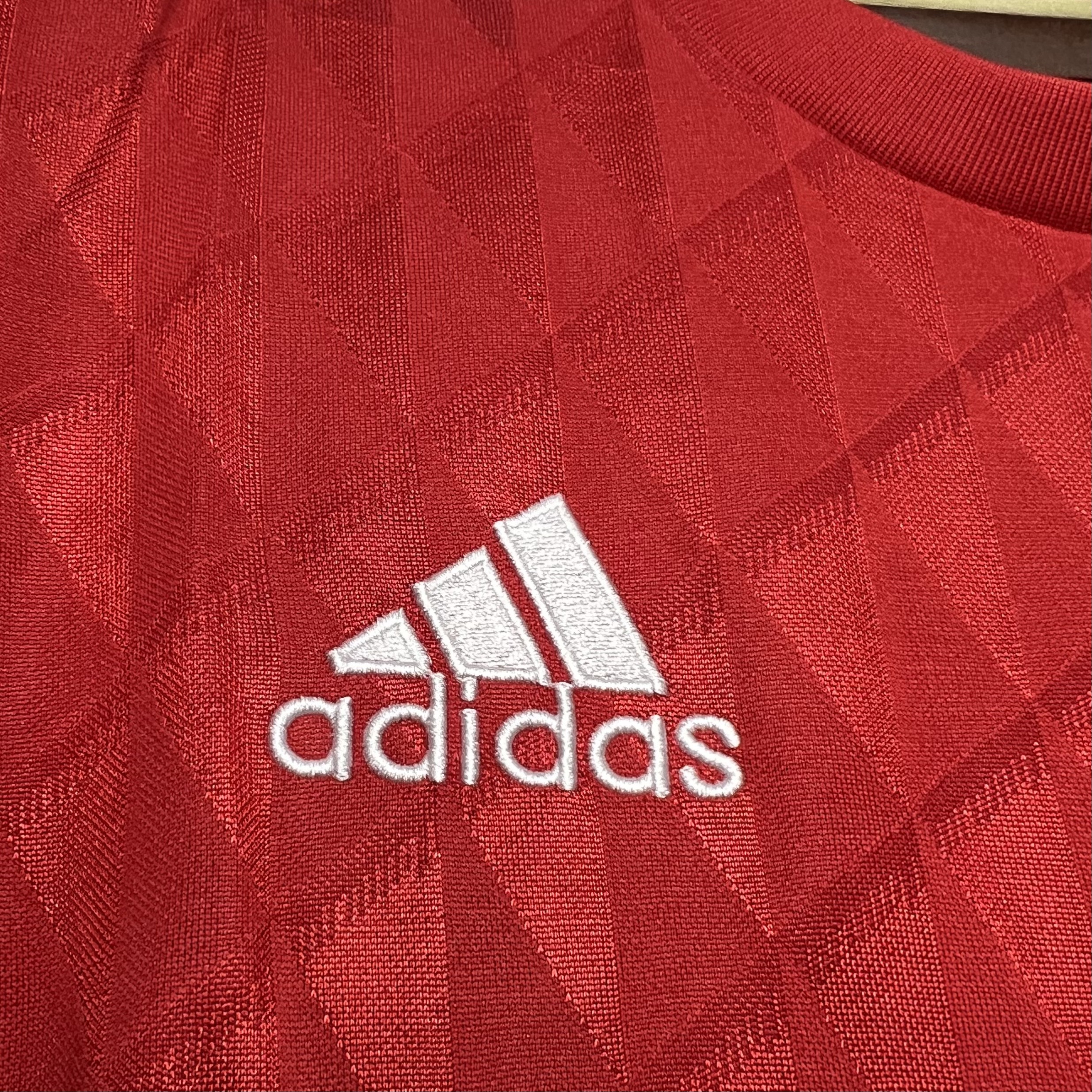 AlphaJersey-Retro Liver.pool 2010-11 Home Stadium Jersey