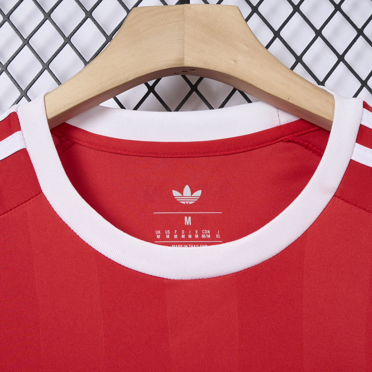 AlphaJersey-Bayern Munich 25-26 Red Trefoil Goalkeeper Jersey - Fans Version