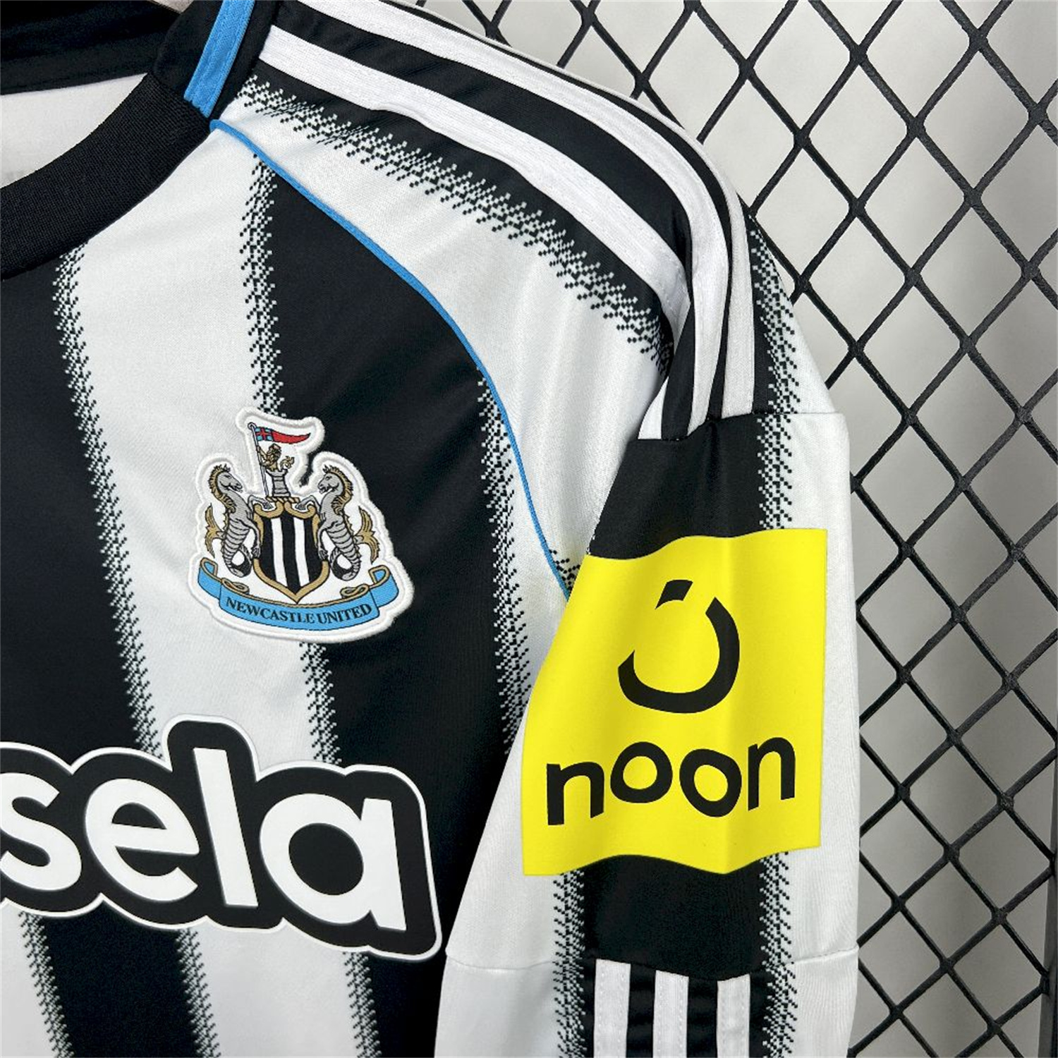 AlphaJersey-Newcastle United 25-26 Home Long Sleeves Jersey - Fans Version