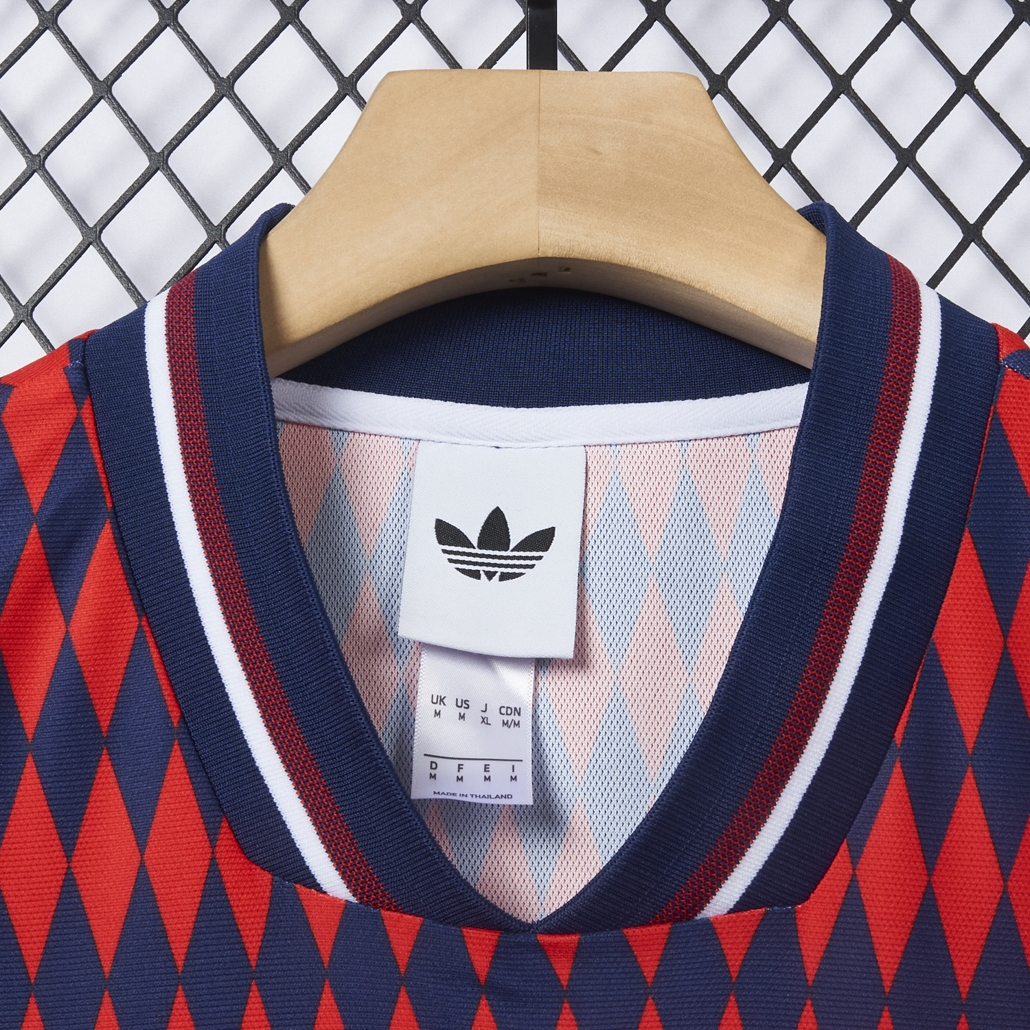 AlphaJersey-Bayern Munich 25-26 Trefoil Retro Style Red And Deep Blue Jersey - Fans Version