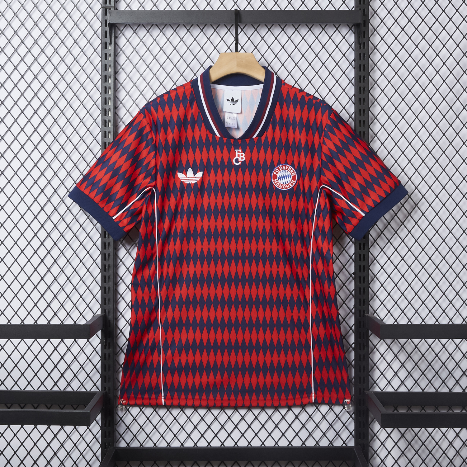 AlphaJersey-Bayern Munich 25-26 Trefoil Retro Style Red And Deep Blue Jersey - Fans Version