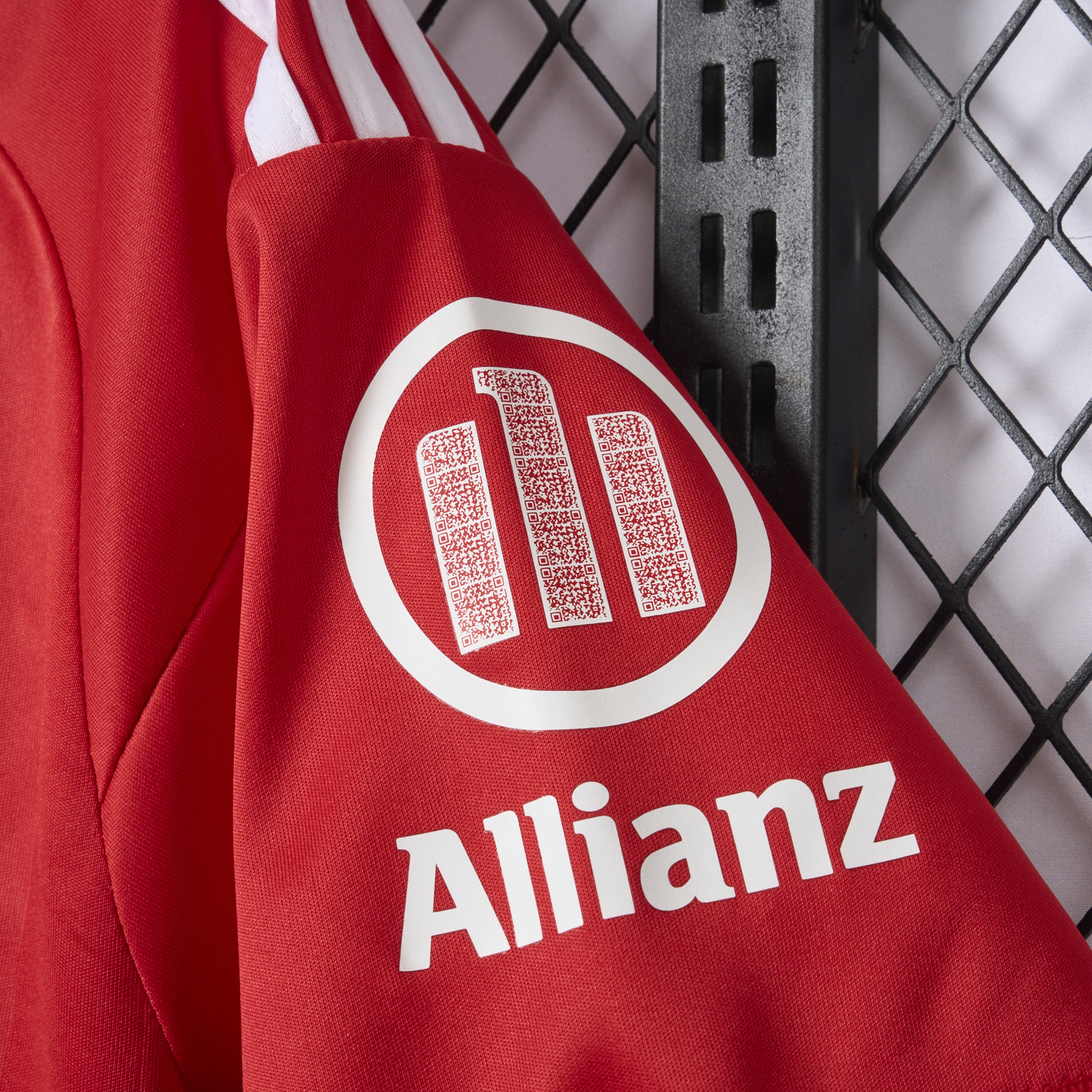AlphaJersey-Bayern Munich 25-26 Red Trefoil Goalkeeper Jersey - Fans Version
