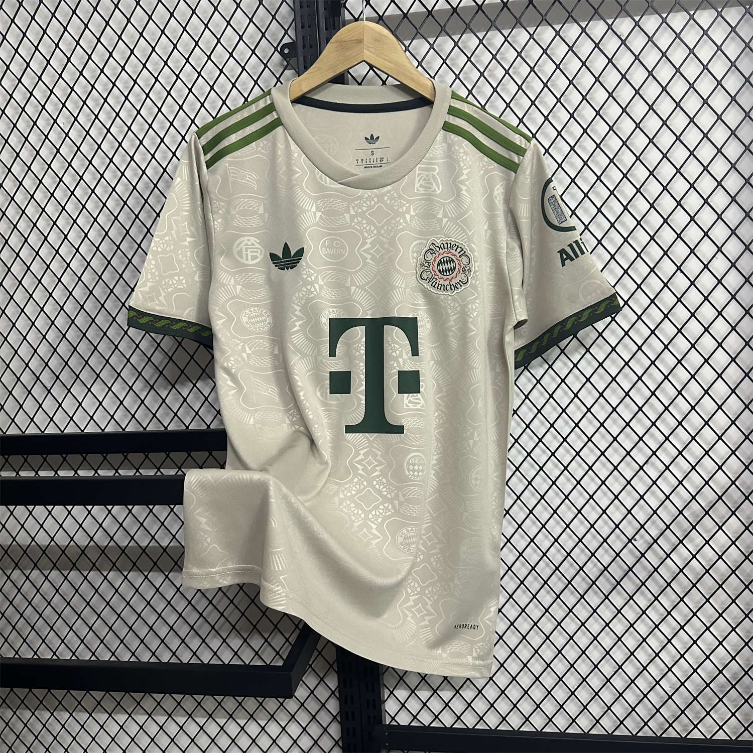 AlphaJersey-Bayern Munich 25-26 Oktoberfest Jersey - Fans Version