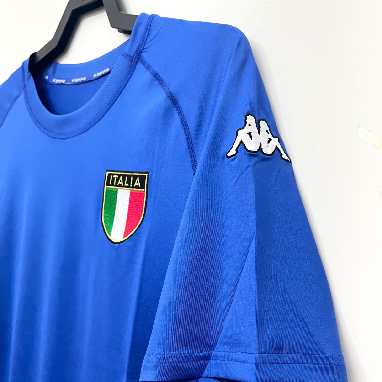 AlphaJersey-Retro Italy 2000 Home Stadium Jersey