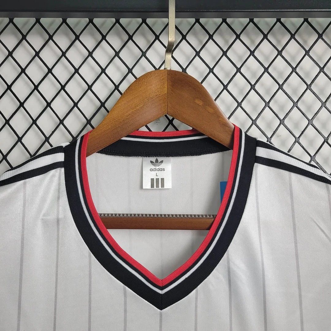 AlphaJersey-Retro Manchester United 82-83 Away Jersey
