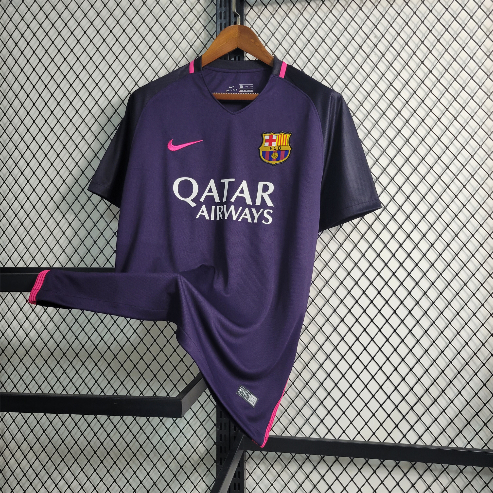 AlphaJersey-Retro Barcelona 16-17 Away Stadium Jersey