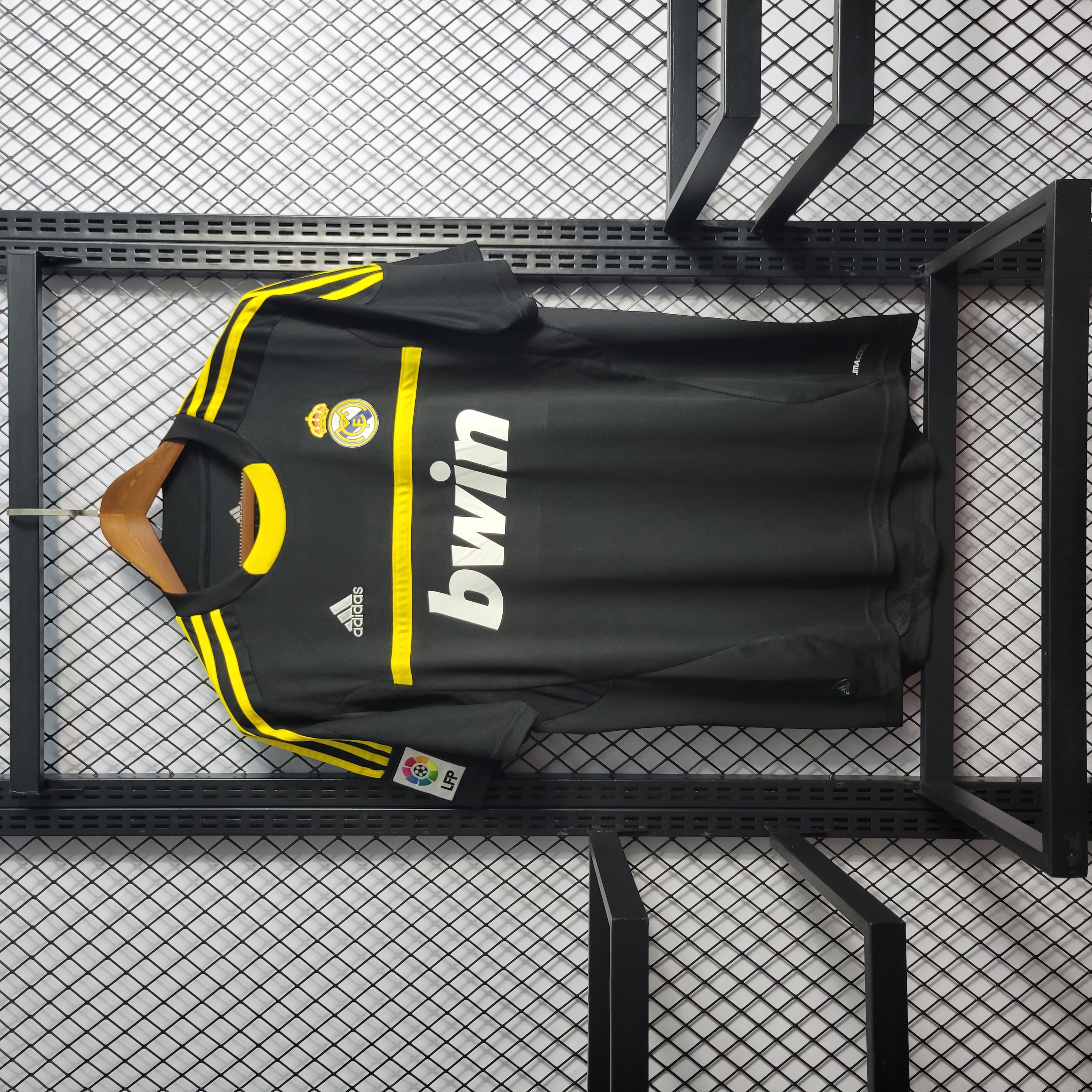 AlphaJersey-Retro Real Madrid 11-12 Black Goalkeeper Jersey